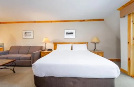Bed in Selkirk Lodge
