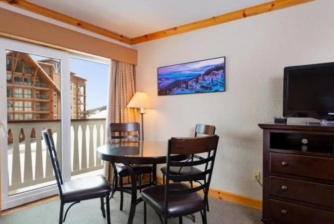 Selkirk Lodge