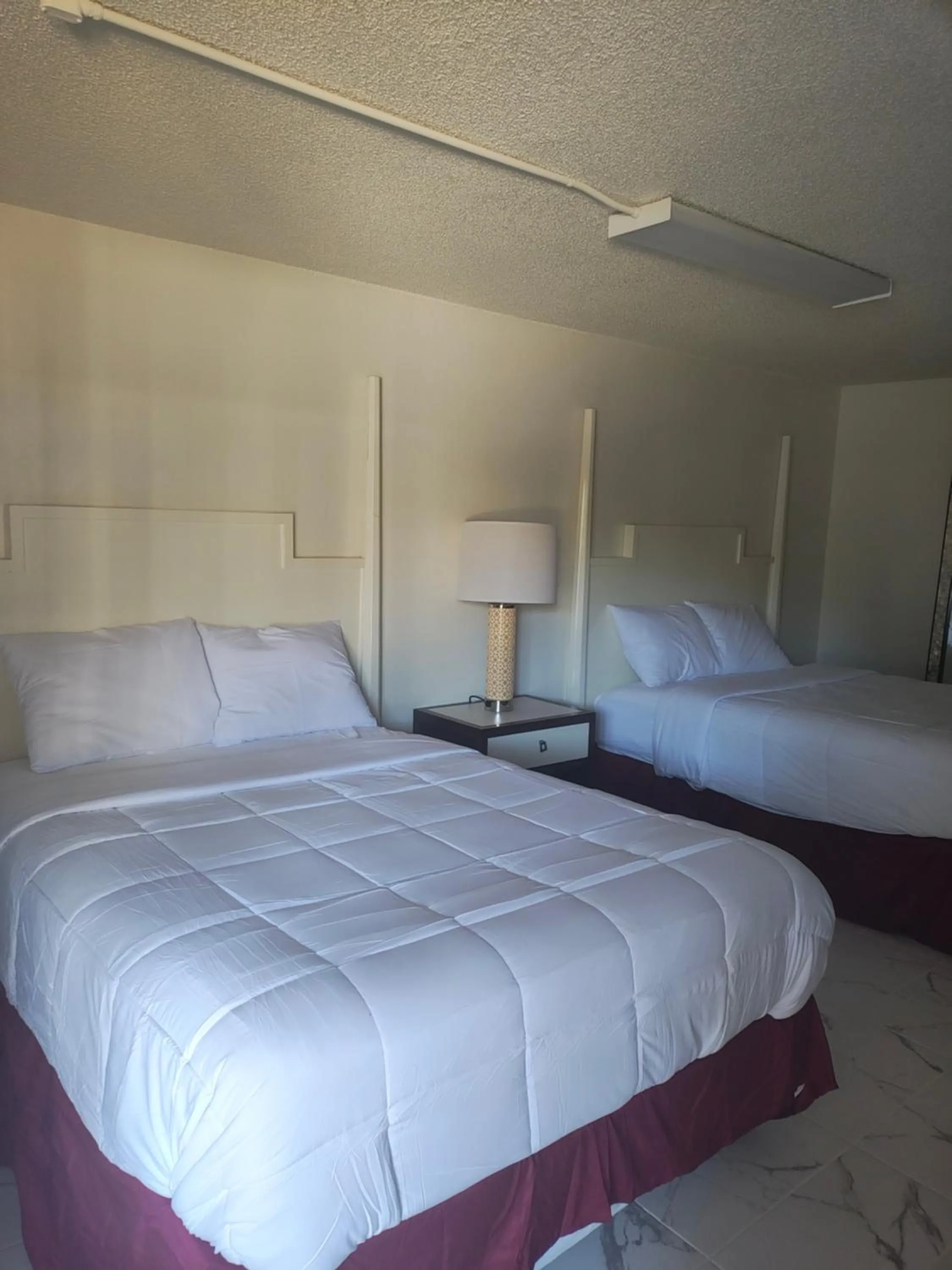 Bed in Super Inn Motel