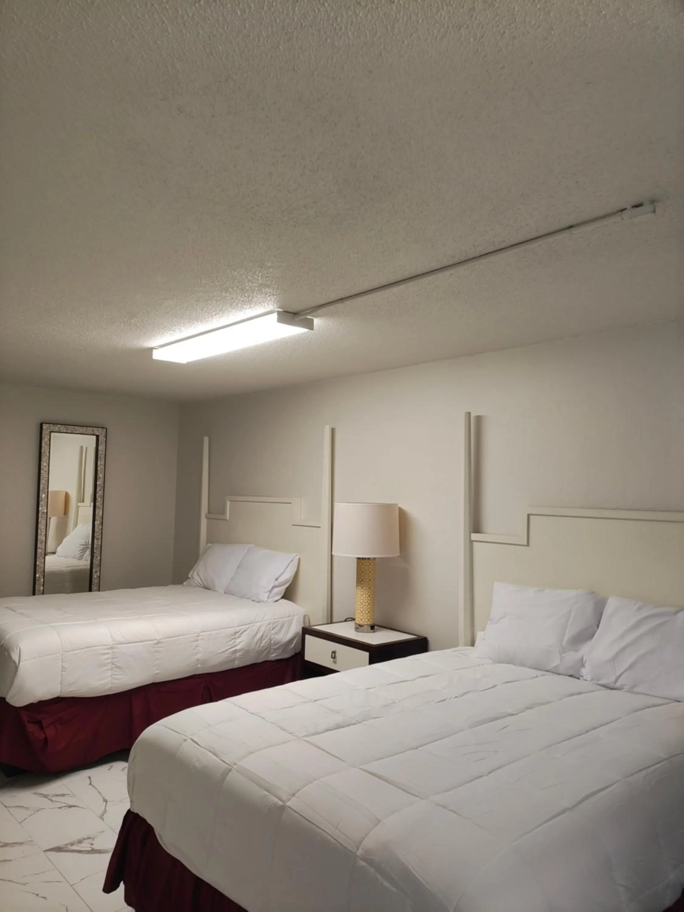 Bed in Super Inn Motel