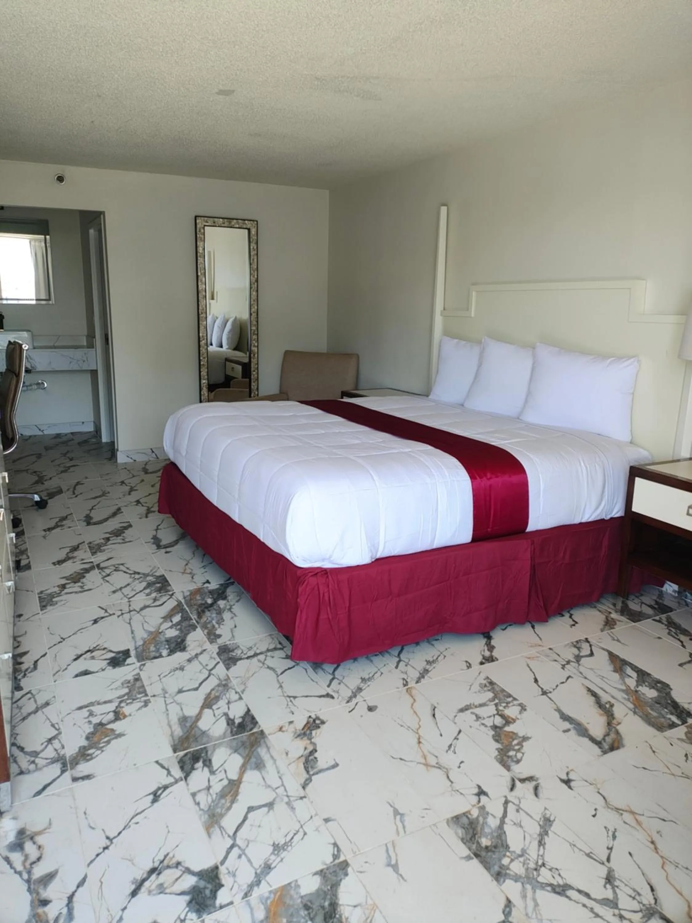 Bed in Super Inn Motel