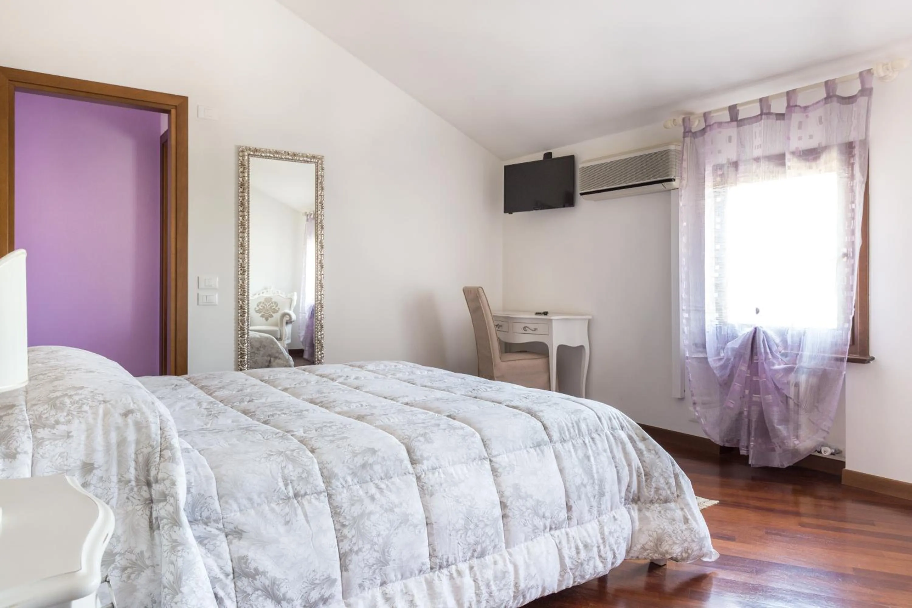 Day, Bed in La Dimora di Lara B&B