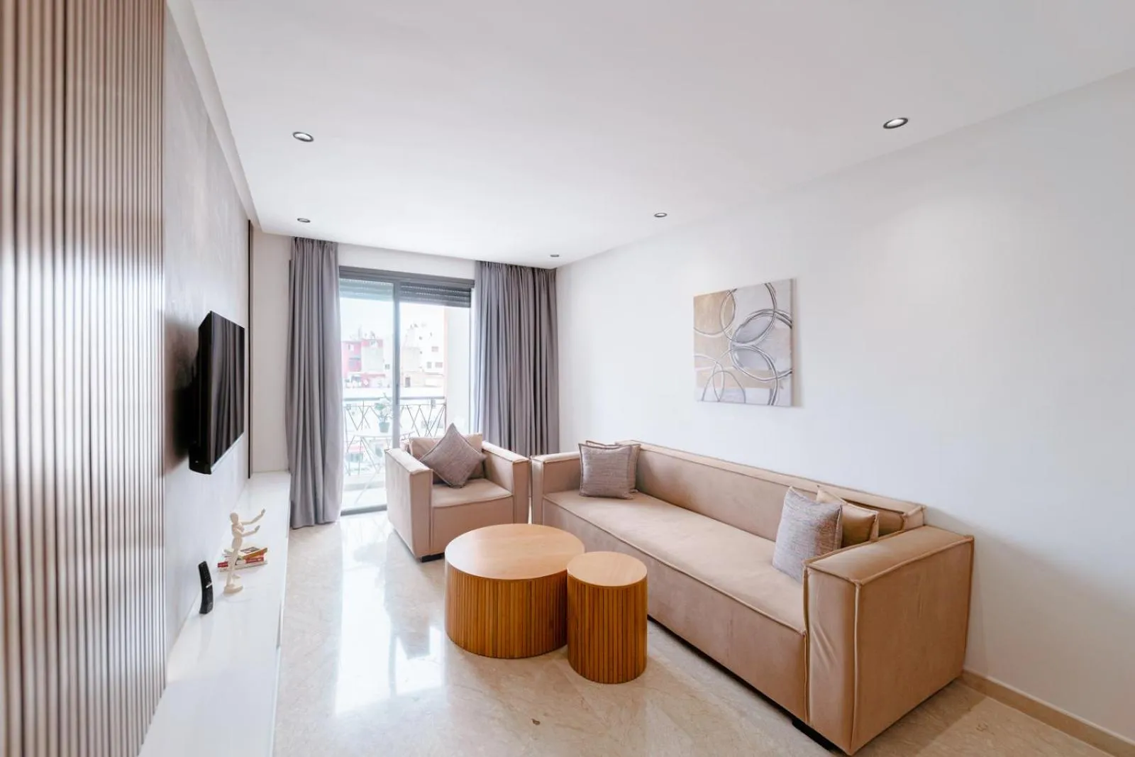 TV and multimedia in Spinoza House Appart Hôtel