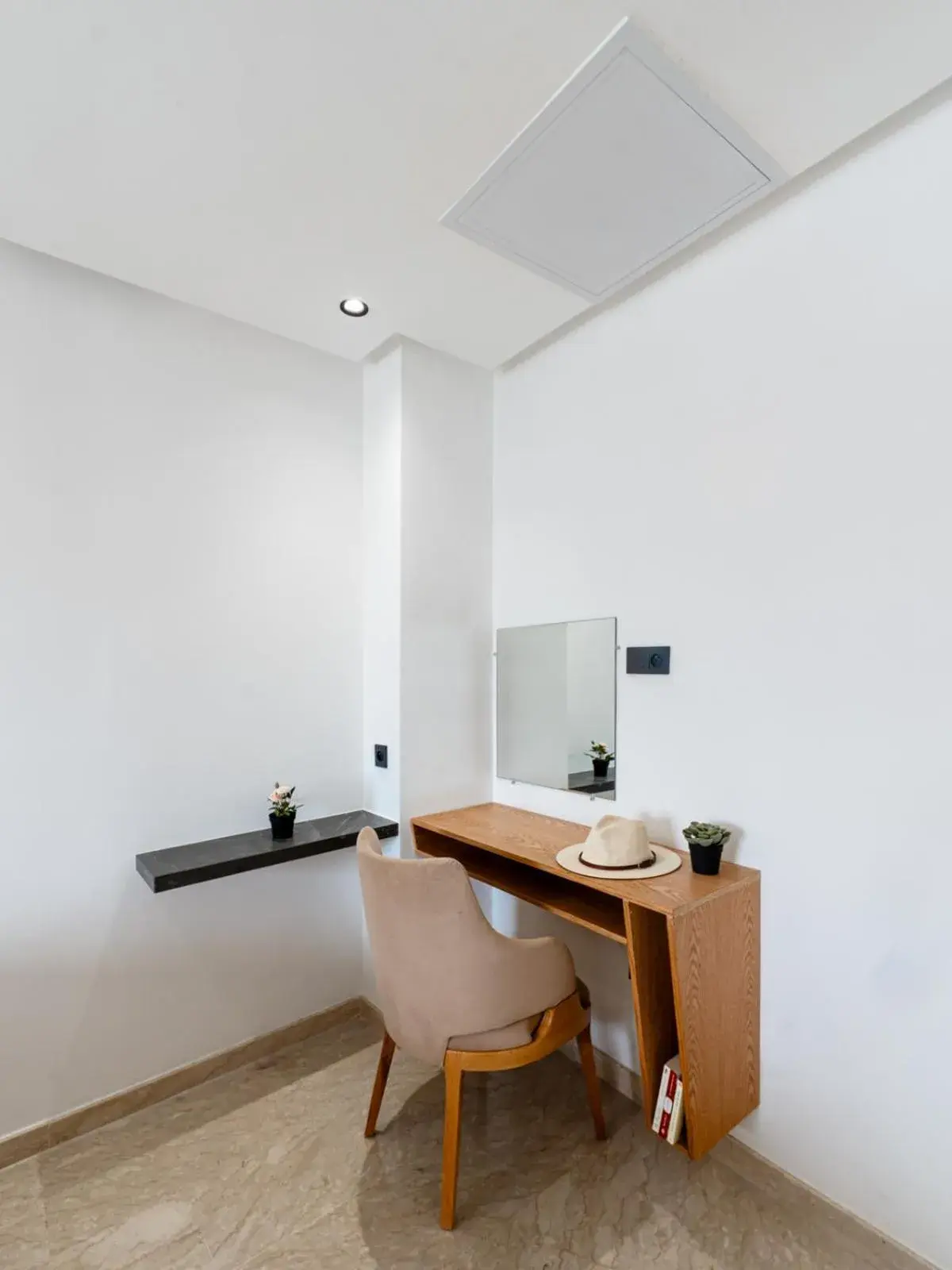 sunbed in Spinoza House Suite de luxe Casablanca - Maarif sunbed in Spinoza House Suite de luxe Casablanca - Maarif