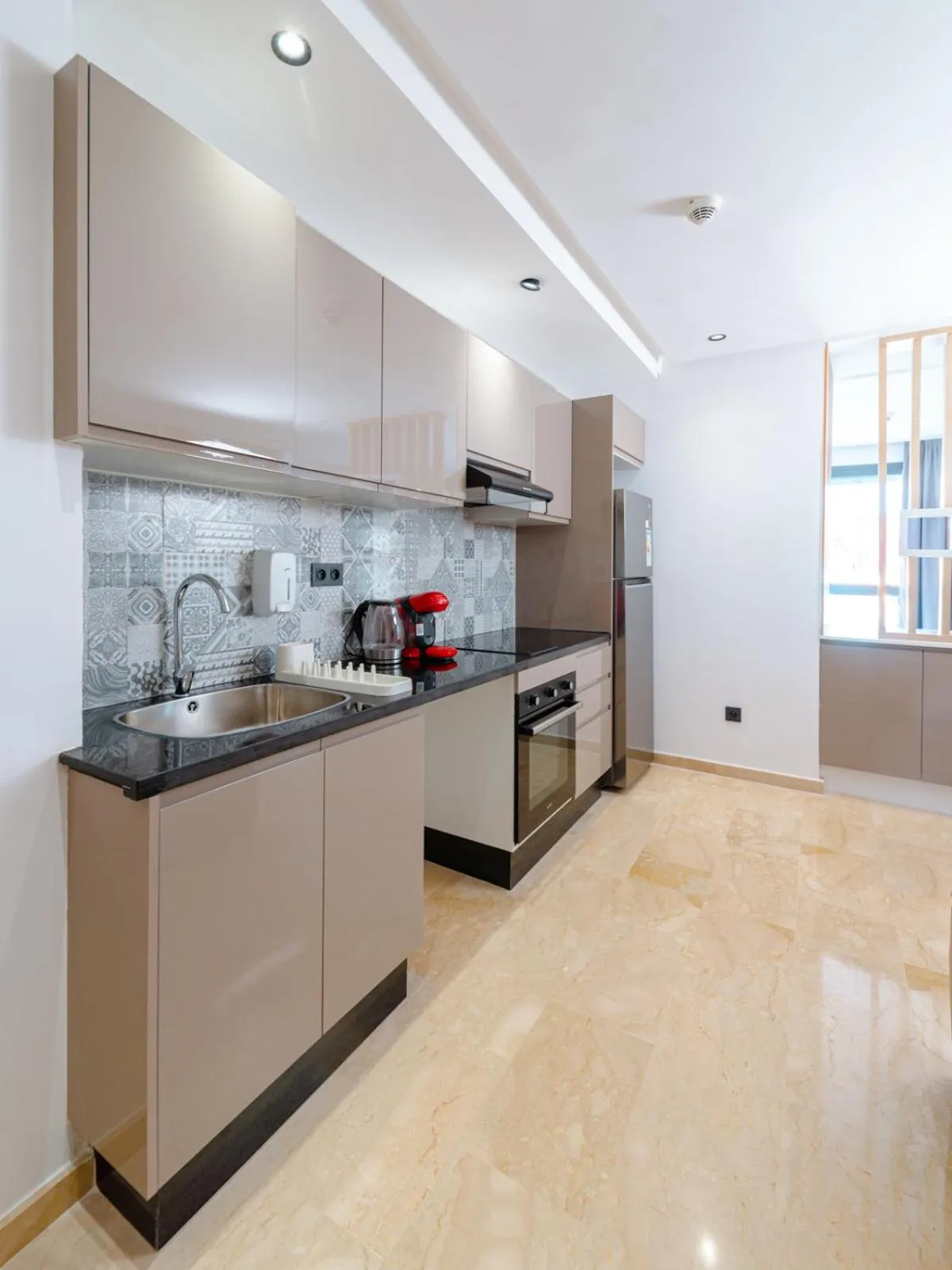 Kitchen or kitchenette in Spinoza House Appart Hôtel