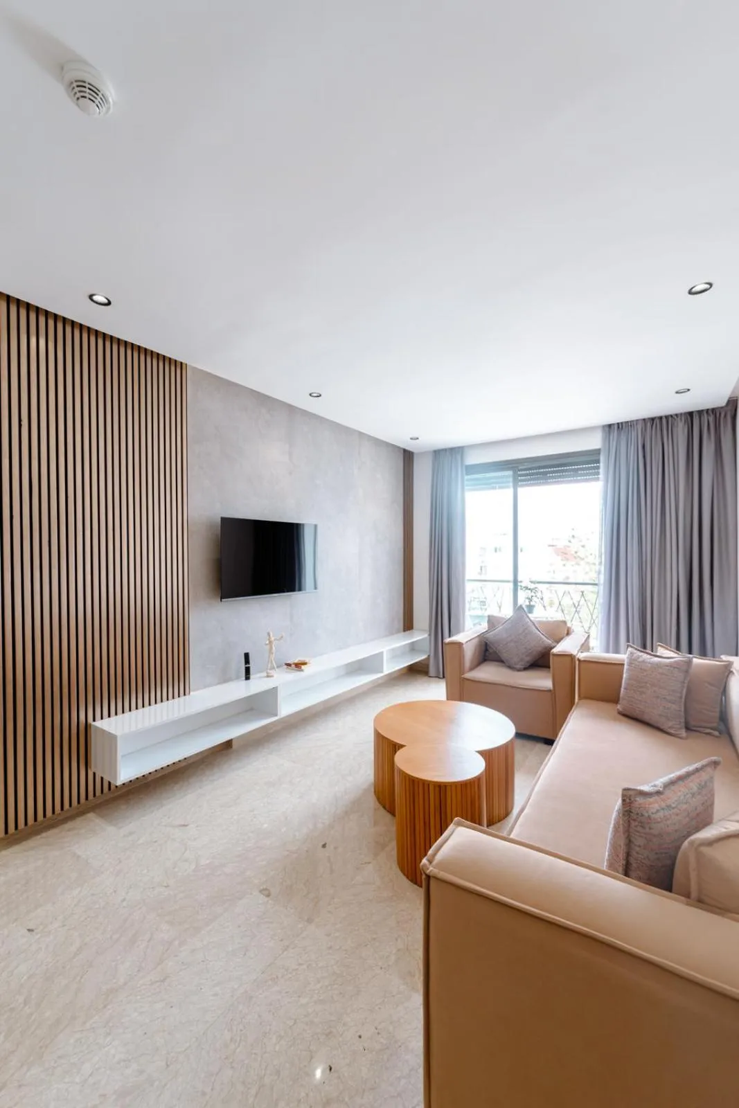 TV and multimedia in Spinoza House Appart Hôtel