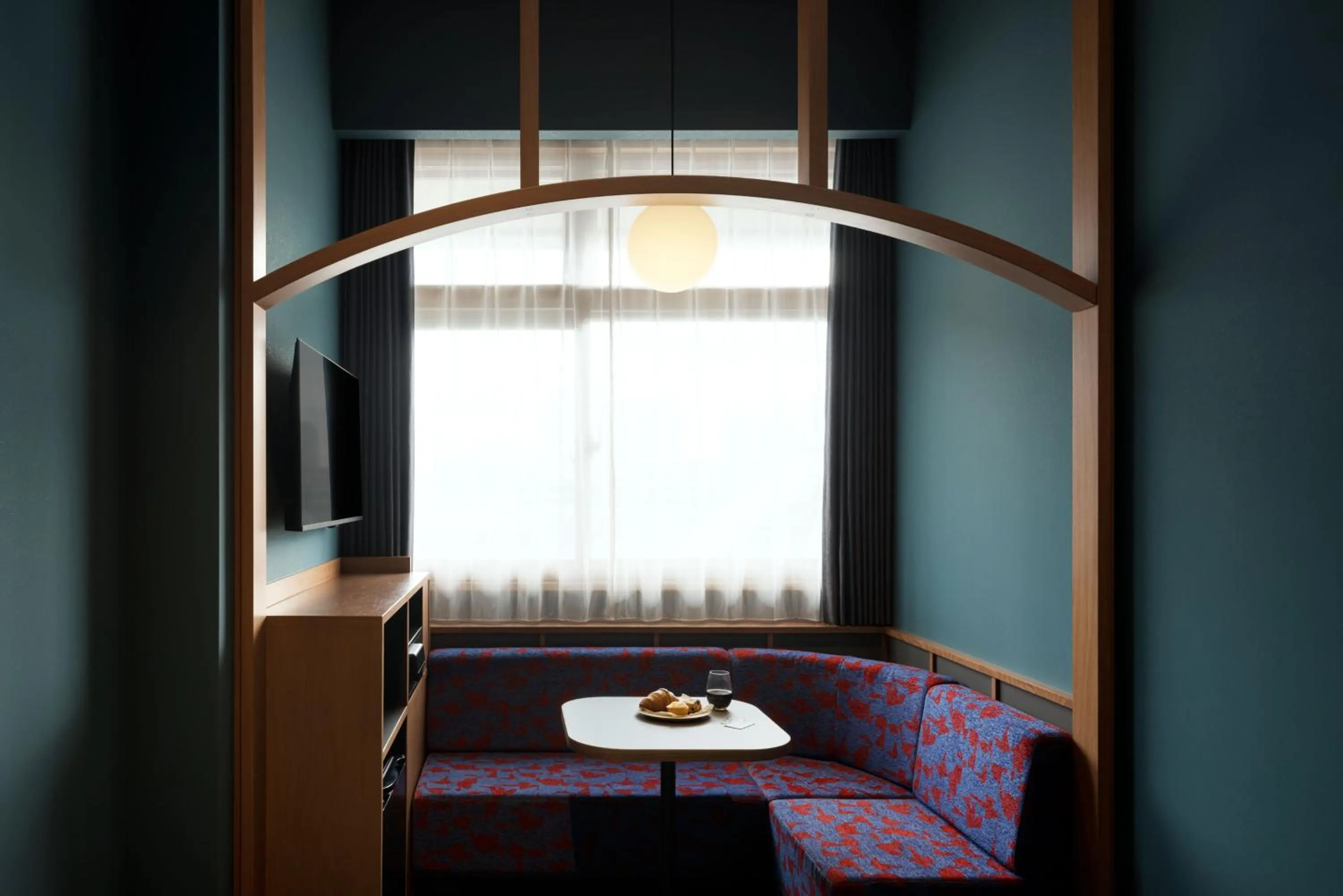 Photo of the whole room, Bed in OMO7 Yokohama by Hoshino Resorts
