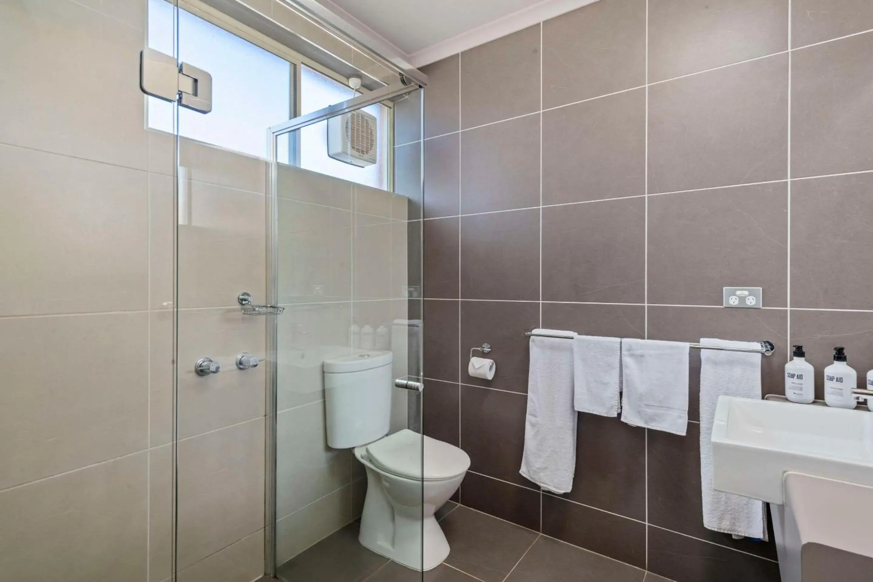 Deluxe Queen - Non Smoking in Comfort Inn Clubarham Deluxe Queen - Non Smoking in Comfort Inn Clubarham