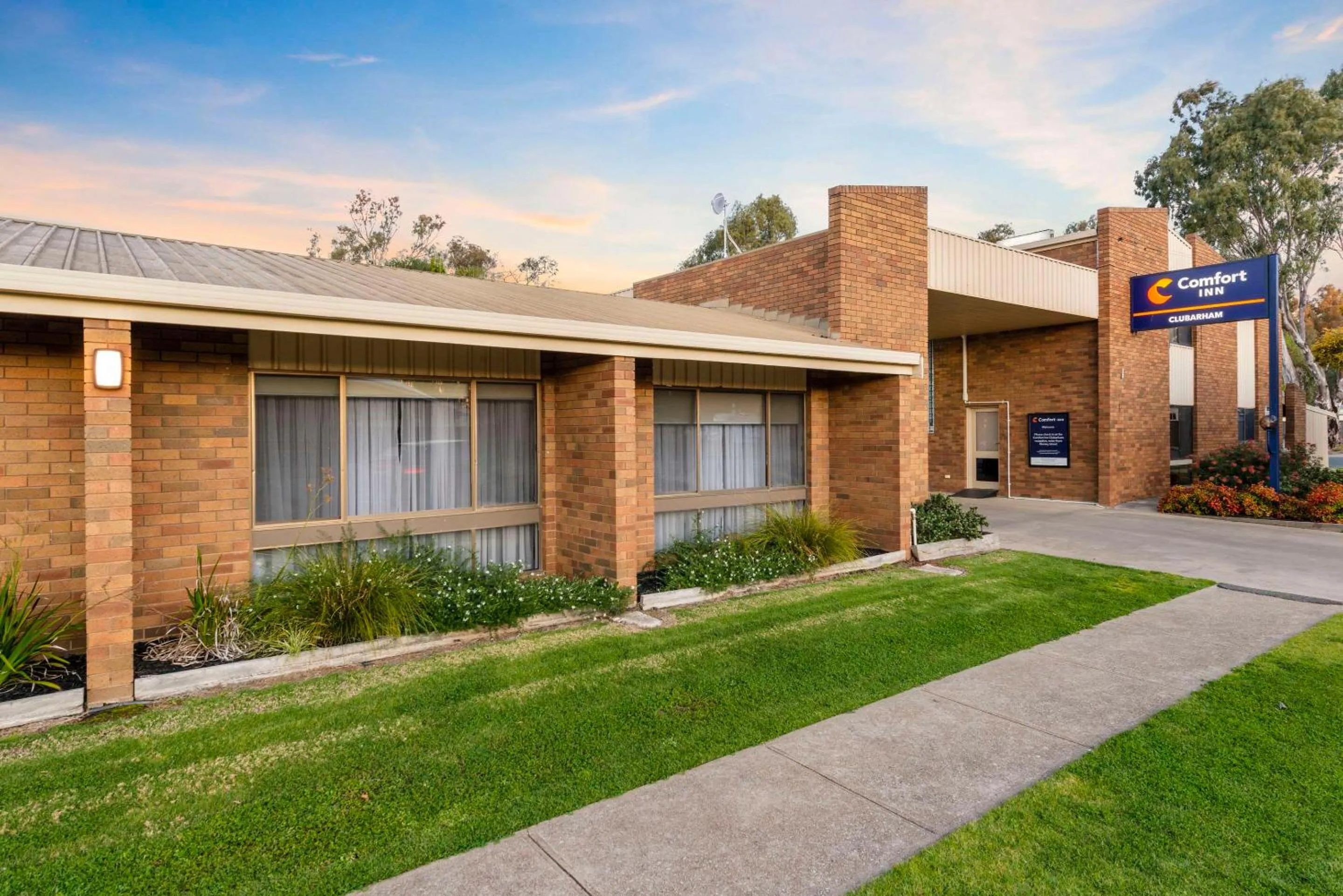 Property building in Comfort Inn Clubarham