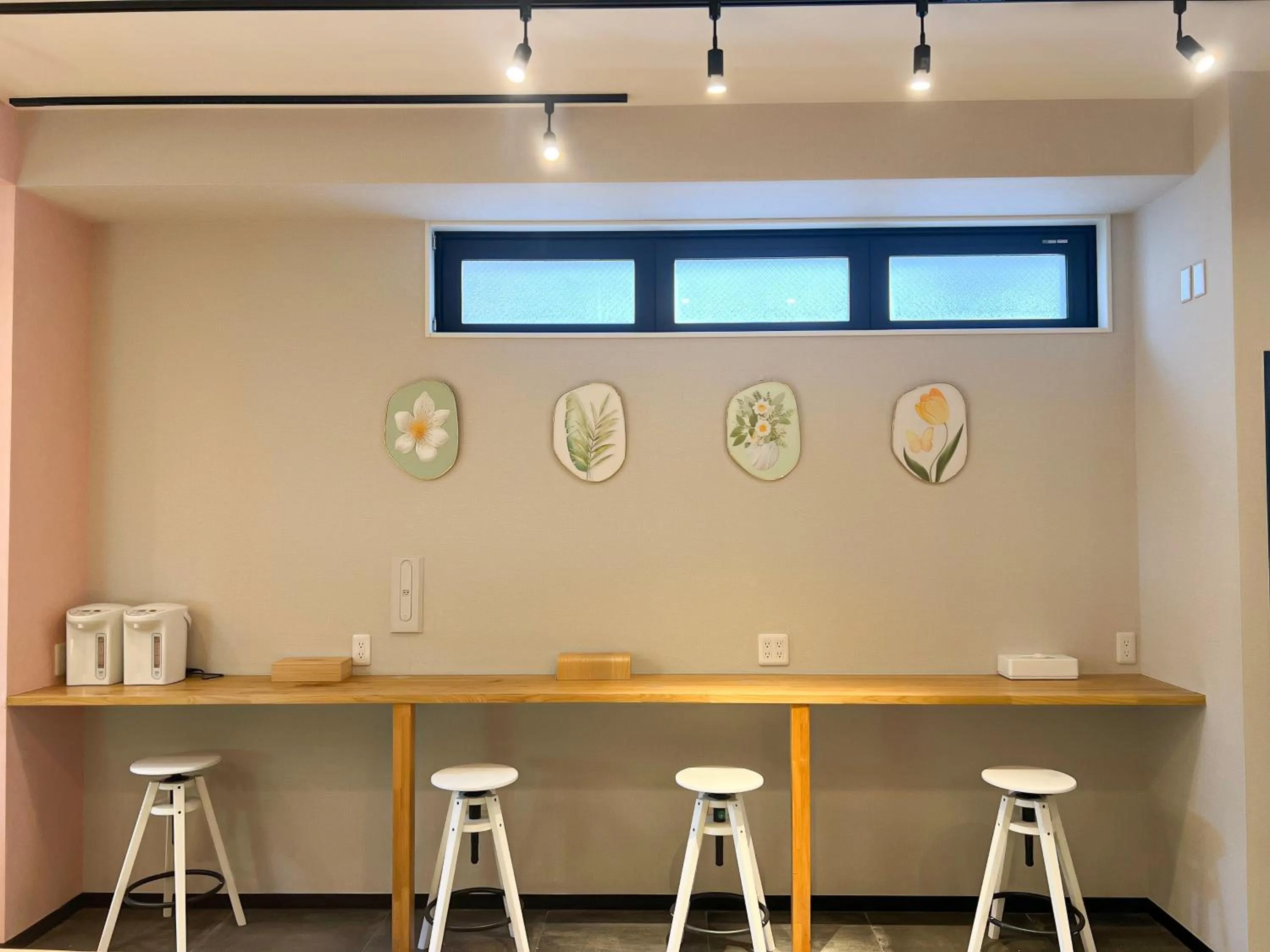 Communal lounge/ TV room in Hostel Hangout Best Value Near Kuromon Market & Namba