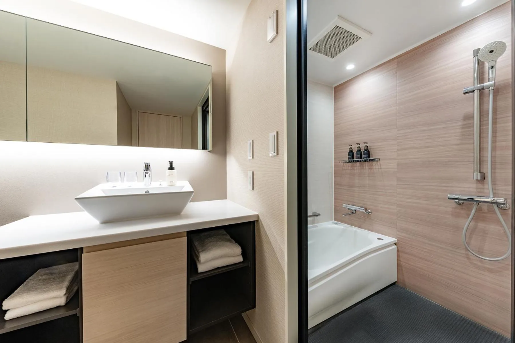 Bathroom in OMO5 Yokohama Bashamichi by Hoshino Resorts