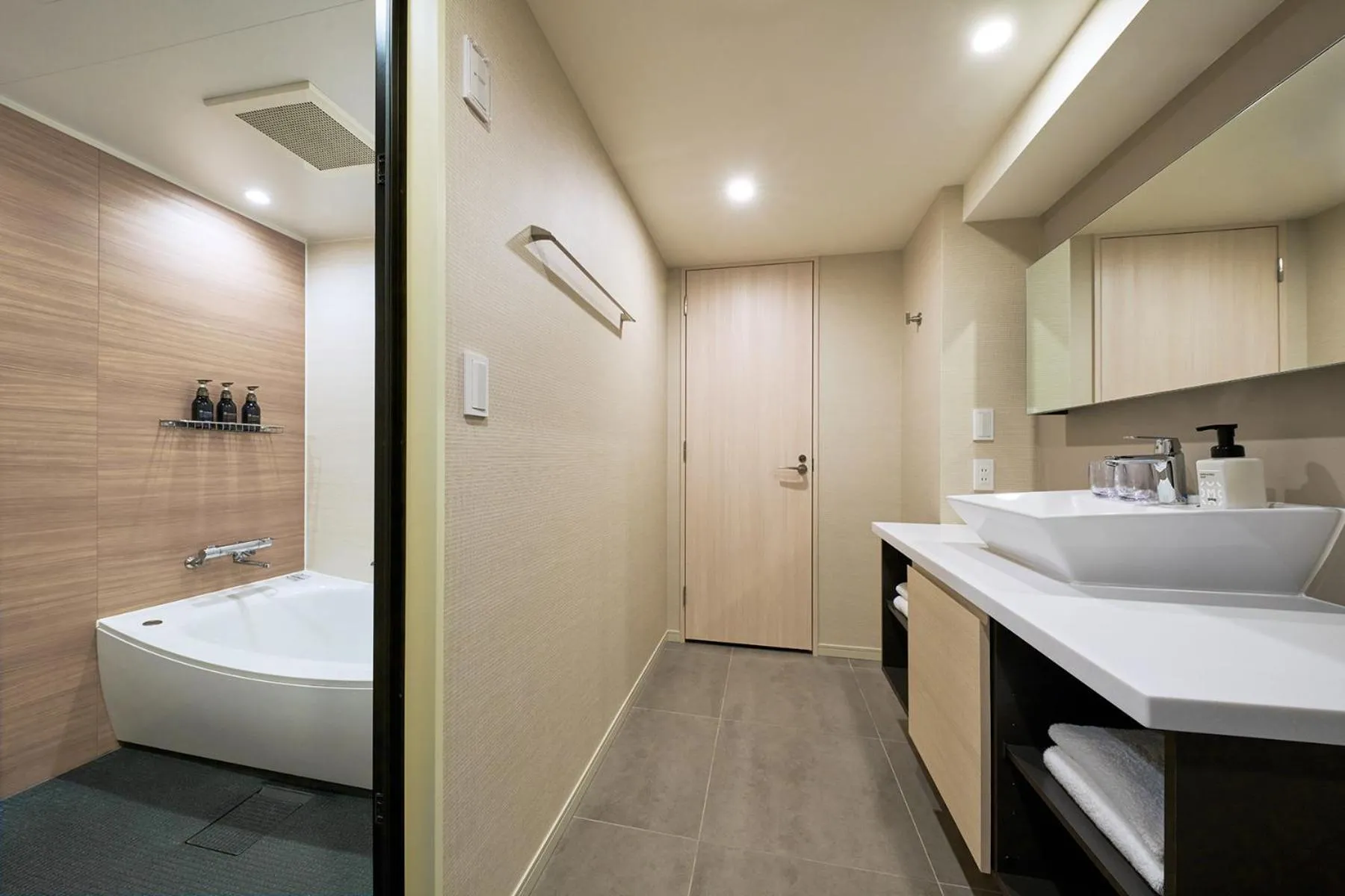 Bathroom in OMO5 Yokohama Bashamichi by Hoshino Resorts