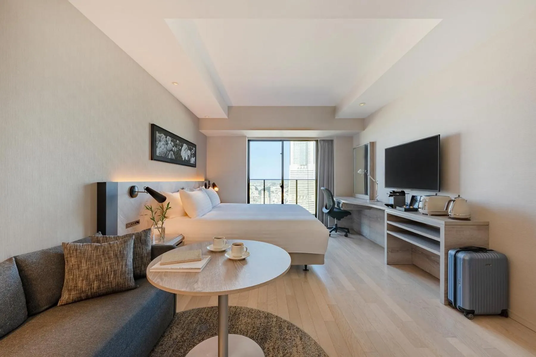 Photo of the whole room, Bed in OMO5 Yokohama Bashamichi by Hoshino Resorts