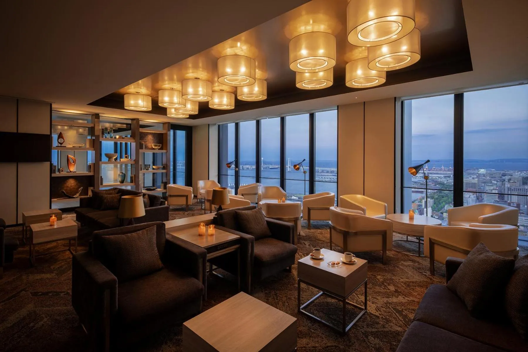 Lounge or bar in OMO5 Yokohama Bashamichi by Hoshino Resorts
