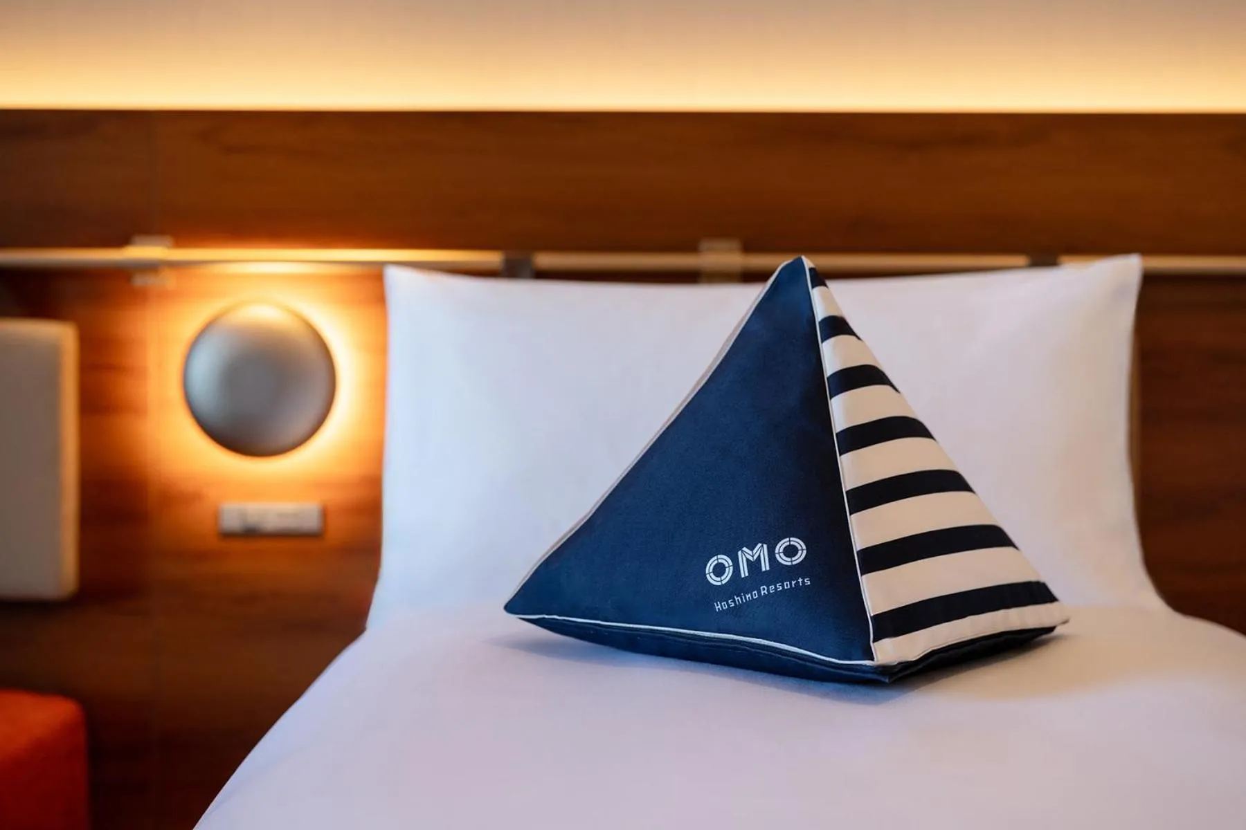 Photo of the whole room, Bed in OMO5 Yokohama Bashamichi by Hoshino Resorts
