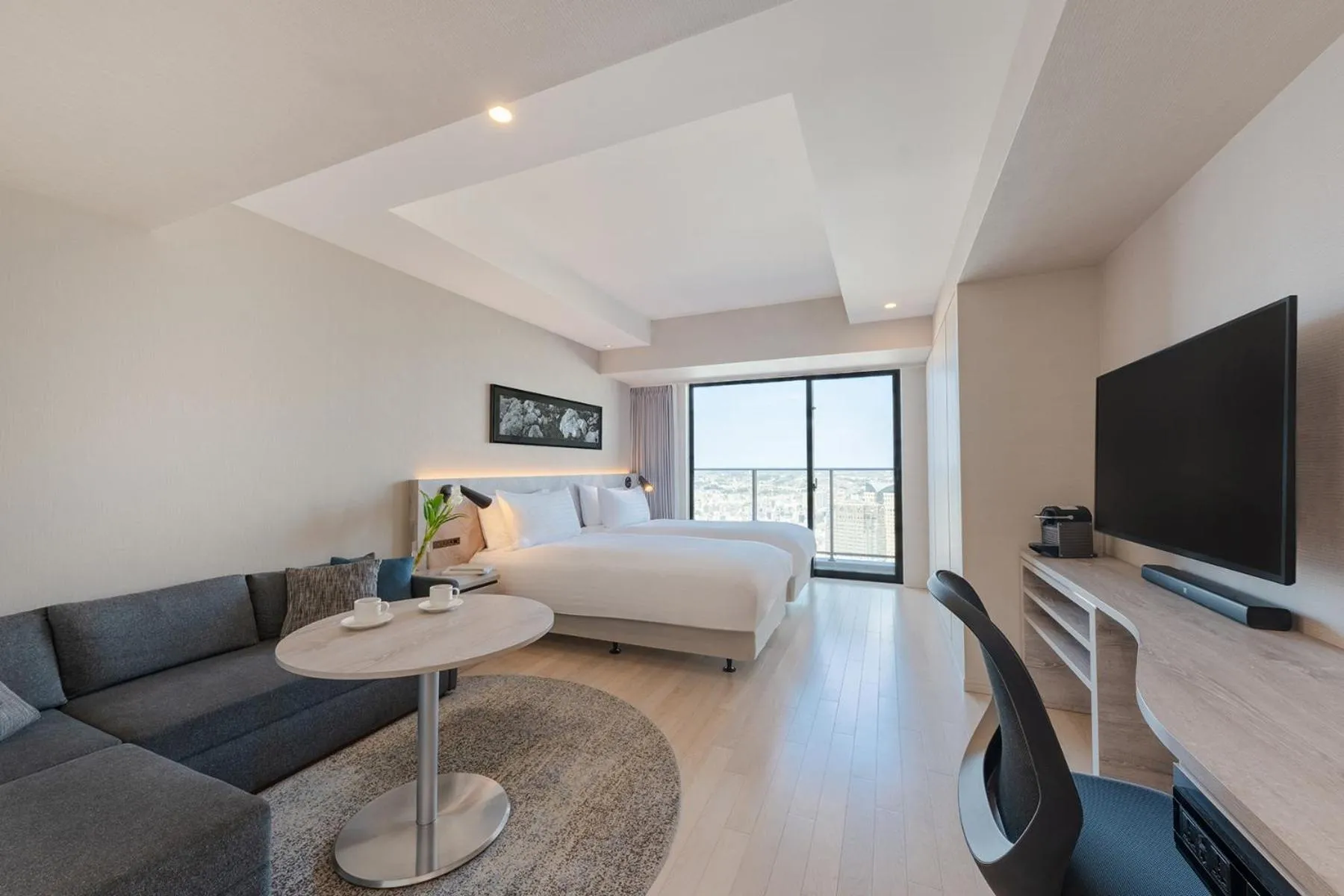 Photo of the whole room, Bed in OMO5 Yokohama Bashamichi by Hoshino Resorts