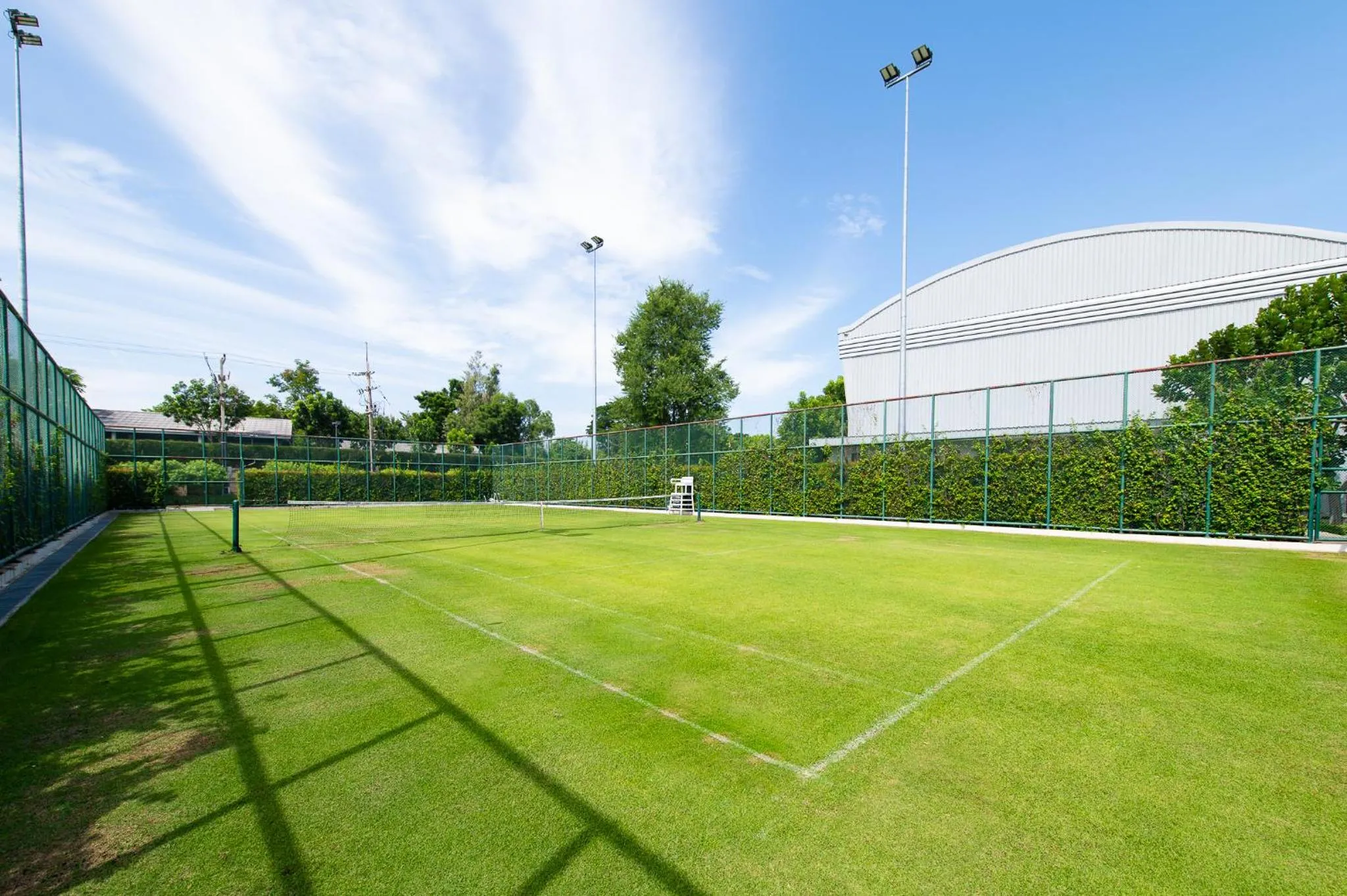 Tennis court in Tinidee Hotel Bangkok Golf Club