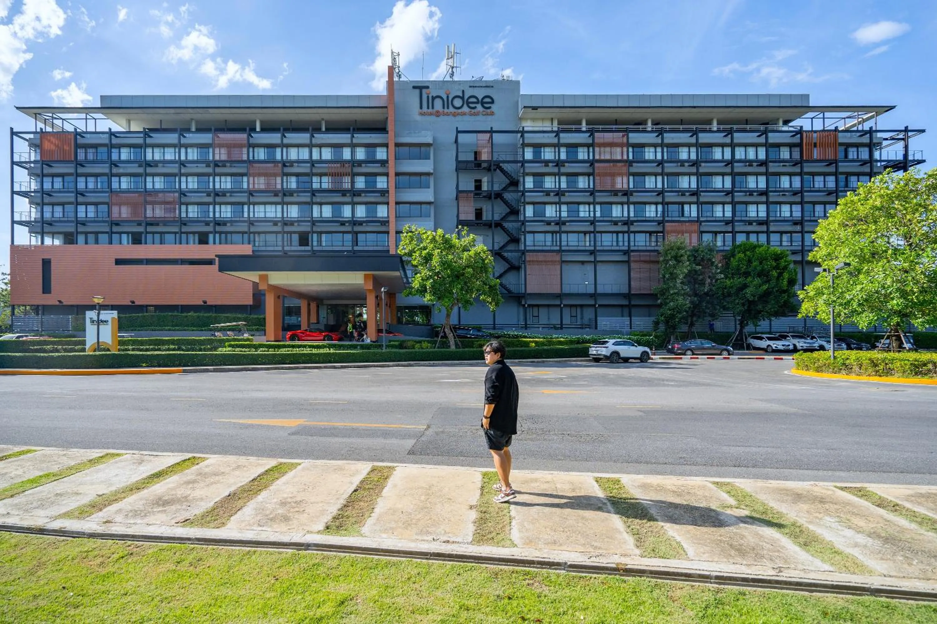 Property building in Tinidee Hotel Bangkok Golf Club