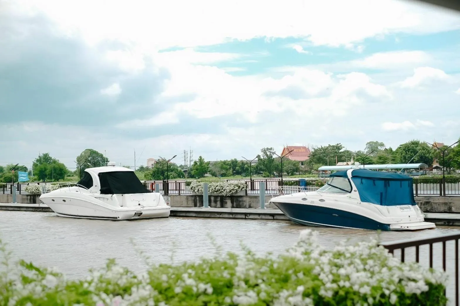 Nearby landmark in Tinidee Hotel Bangkok Golf Club