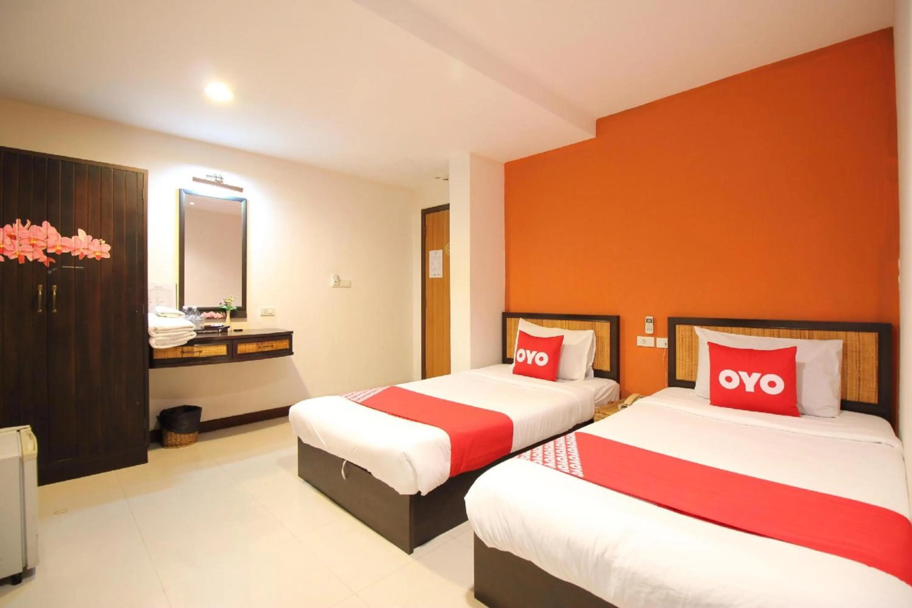 Bedroom, Bed in Pannee Lodge Khaosan - SHA Plus