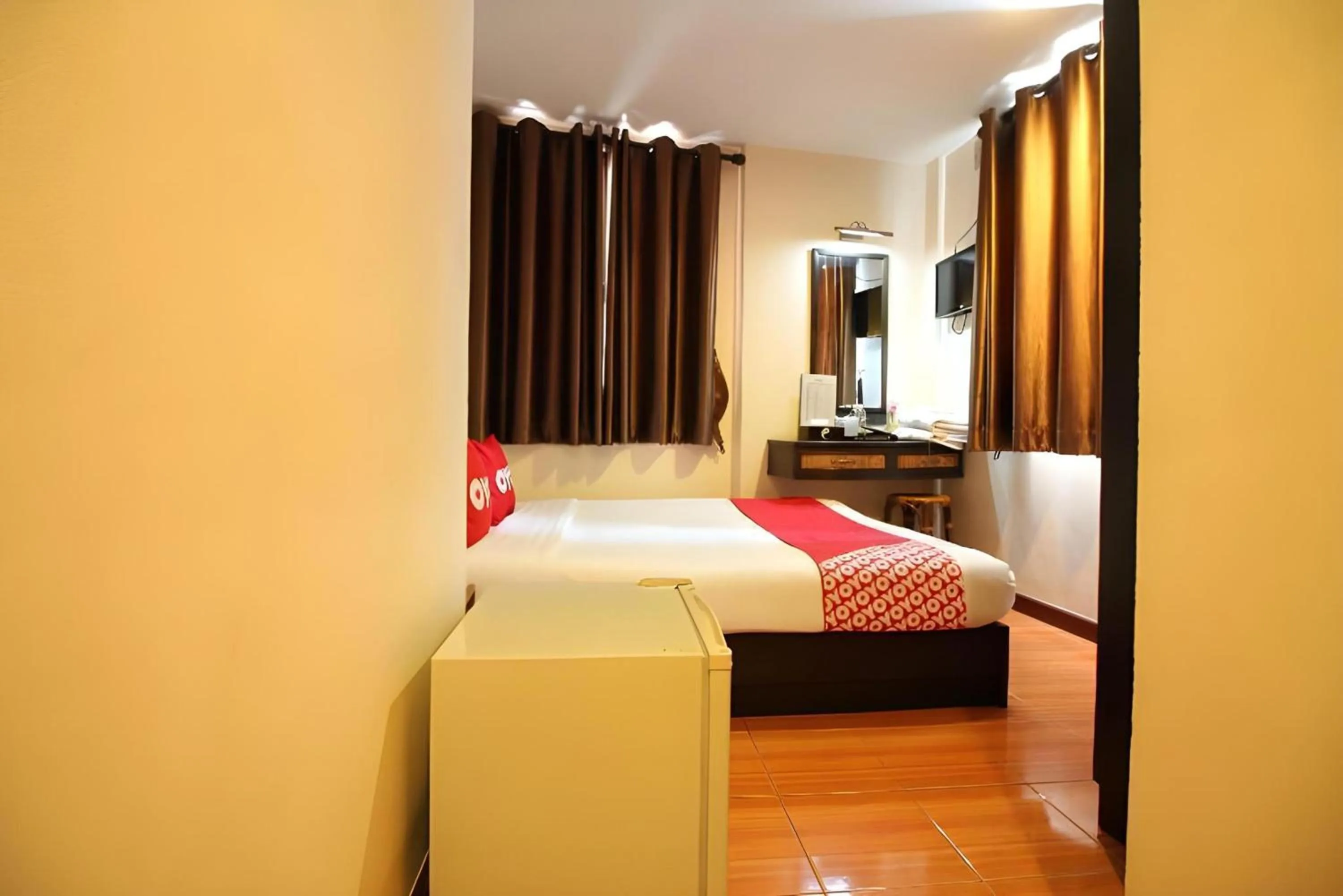 Bedroom, Bed in Pannee Lodge Khaosan - SHA Plus