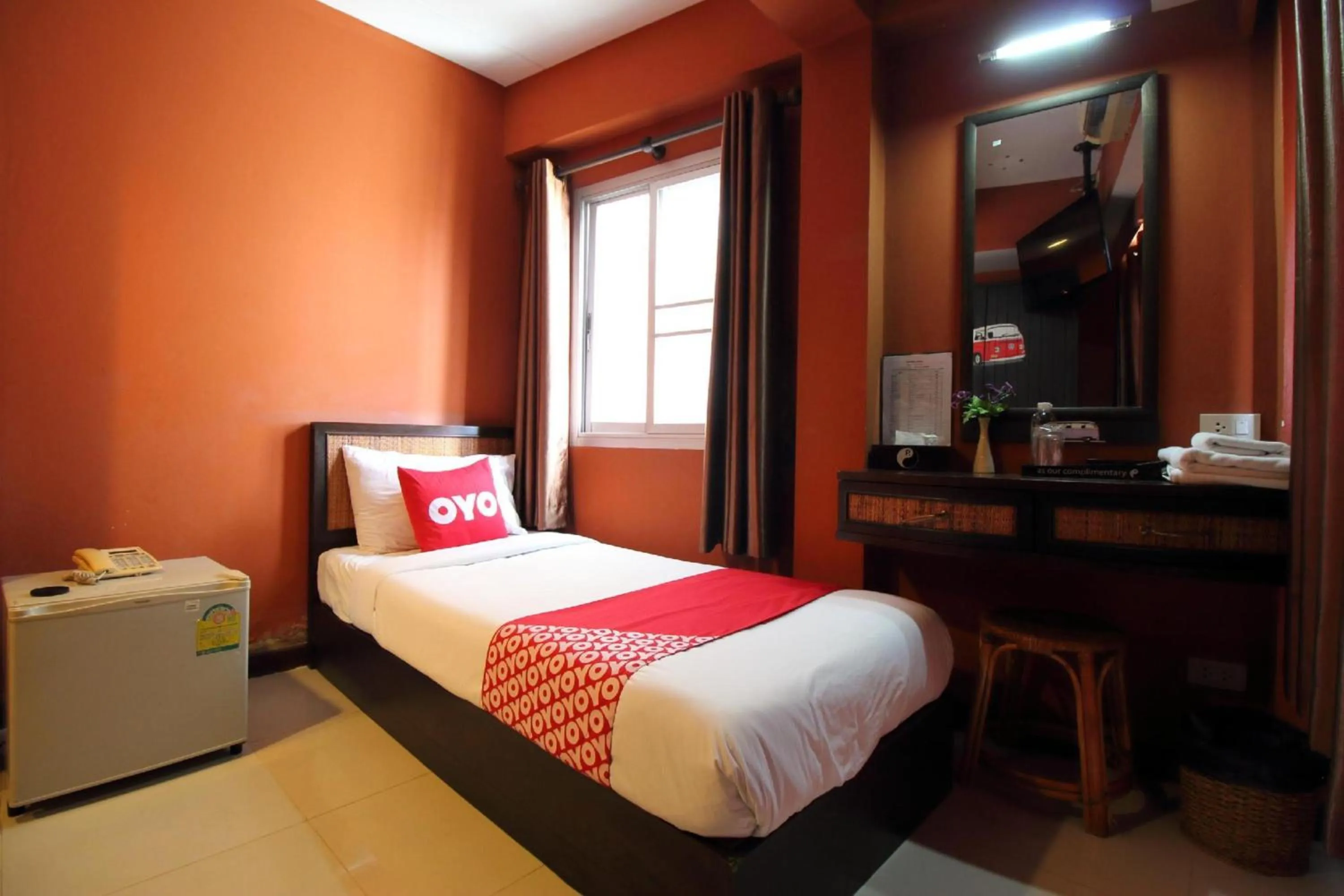 Bedroom, Bed in Pannee Lodge Khaosan - SHA Plus