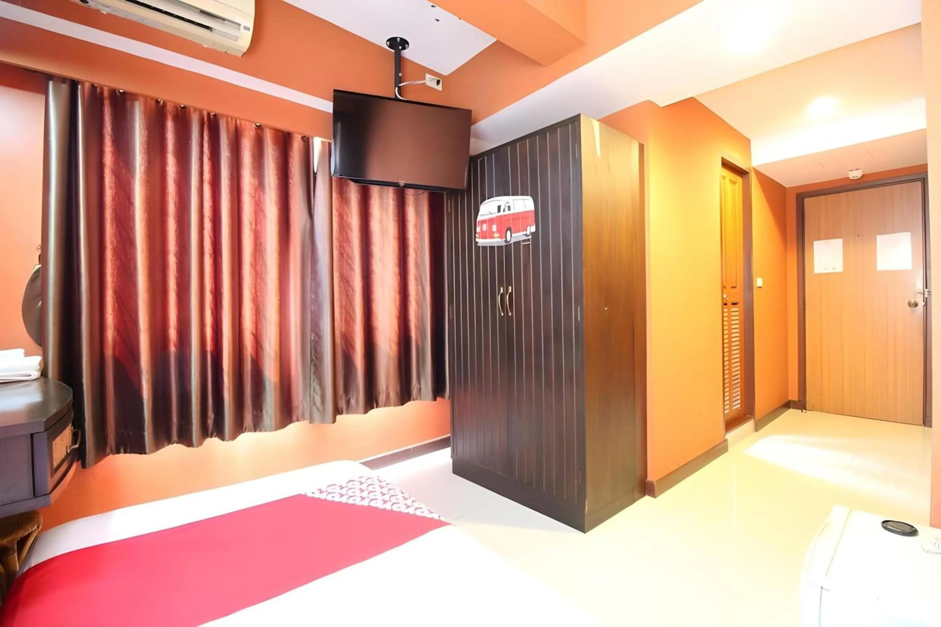 Bedroom, Bed in Pannee Lodge Khaosan - SHA Plus