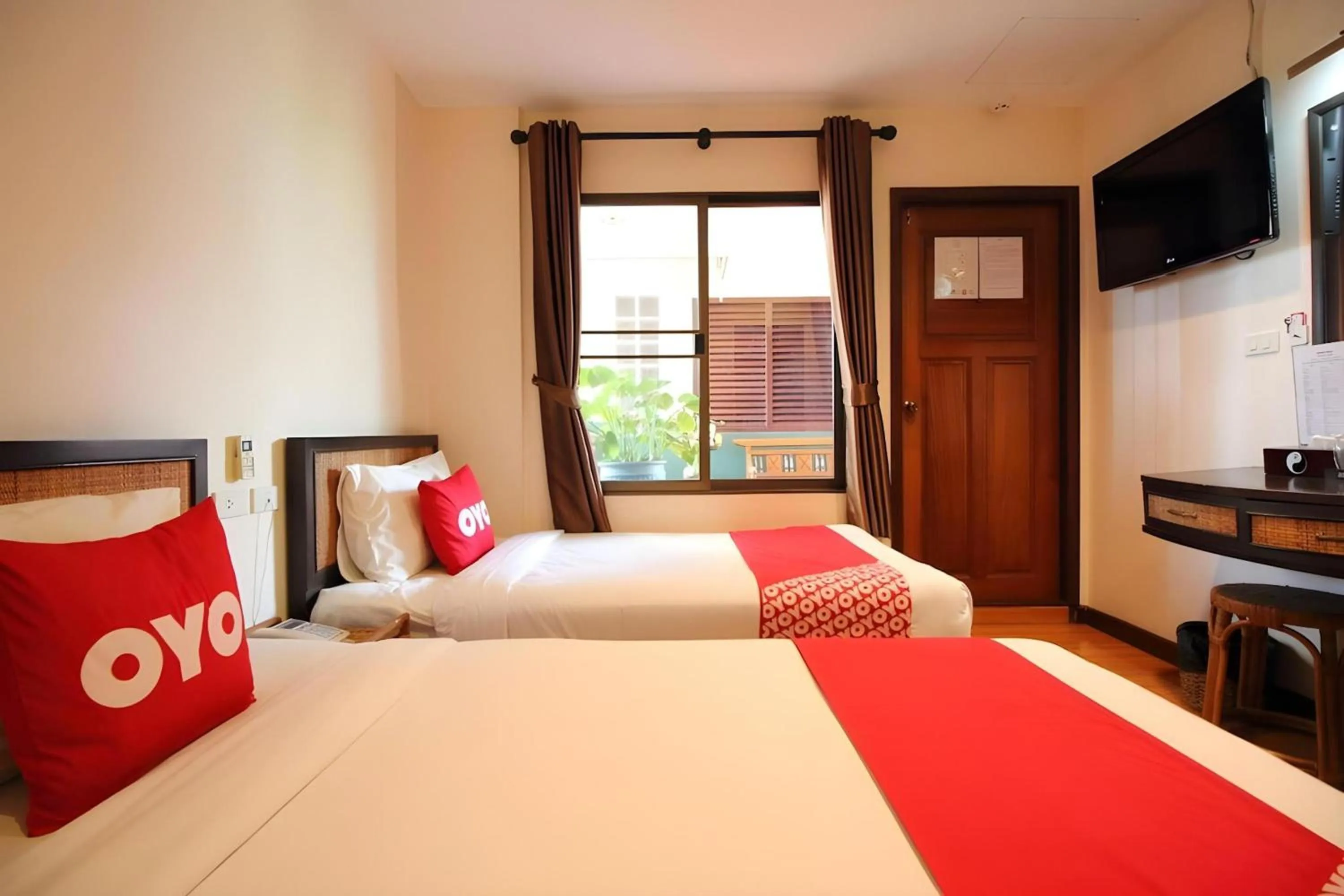 Bedroom, Bed in Pannee Lodge Khaosan - SHA Plus