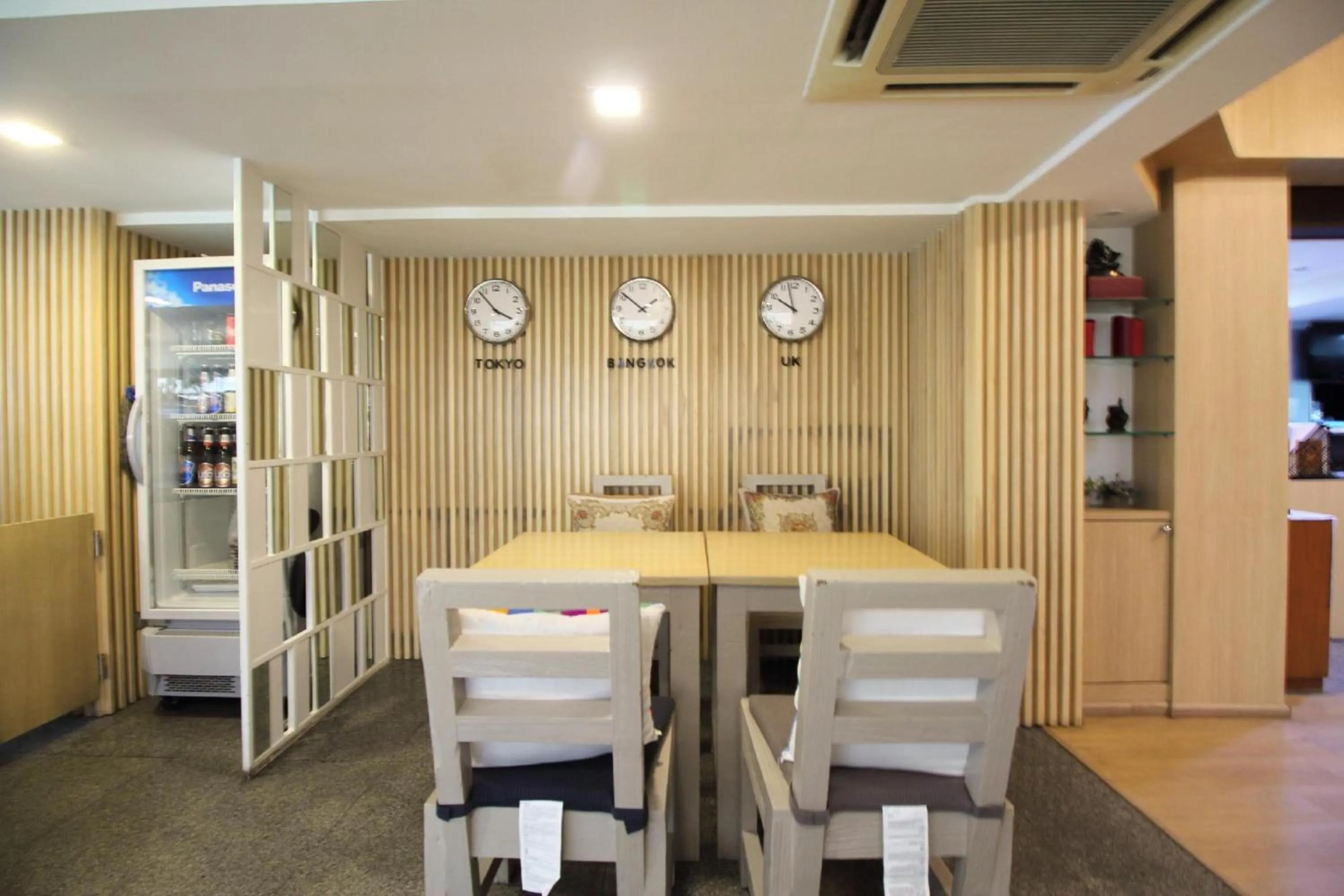 Dining area in Pannee Lodge Khaosan - SHA Plus