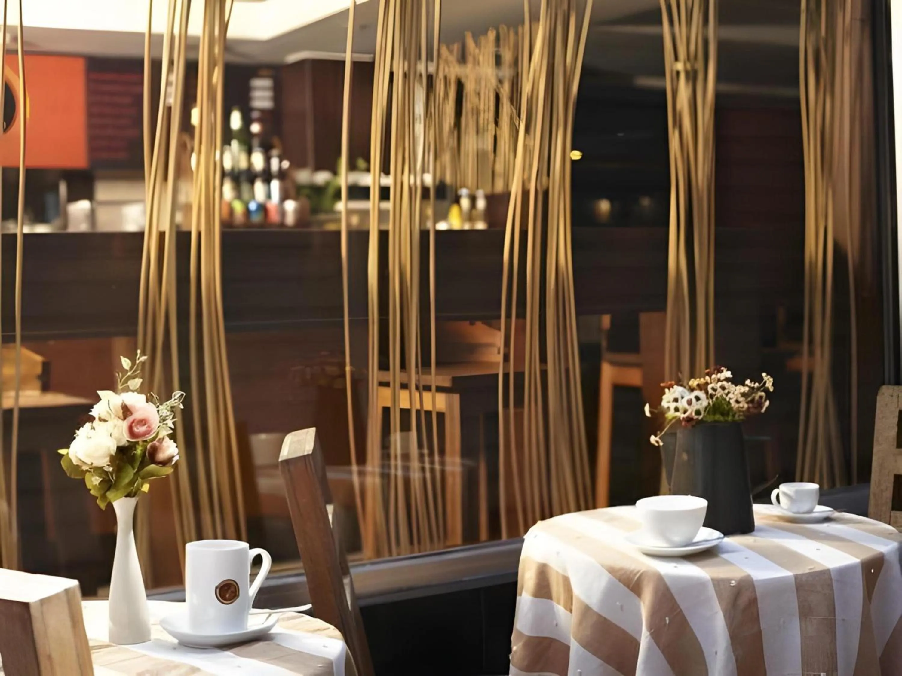 Restaurant/places to eat in Pannee Lodge Khaosan - SHA Plus