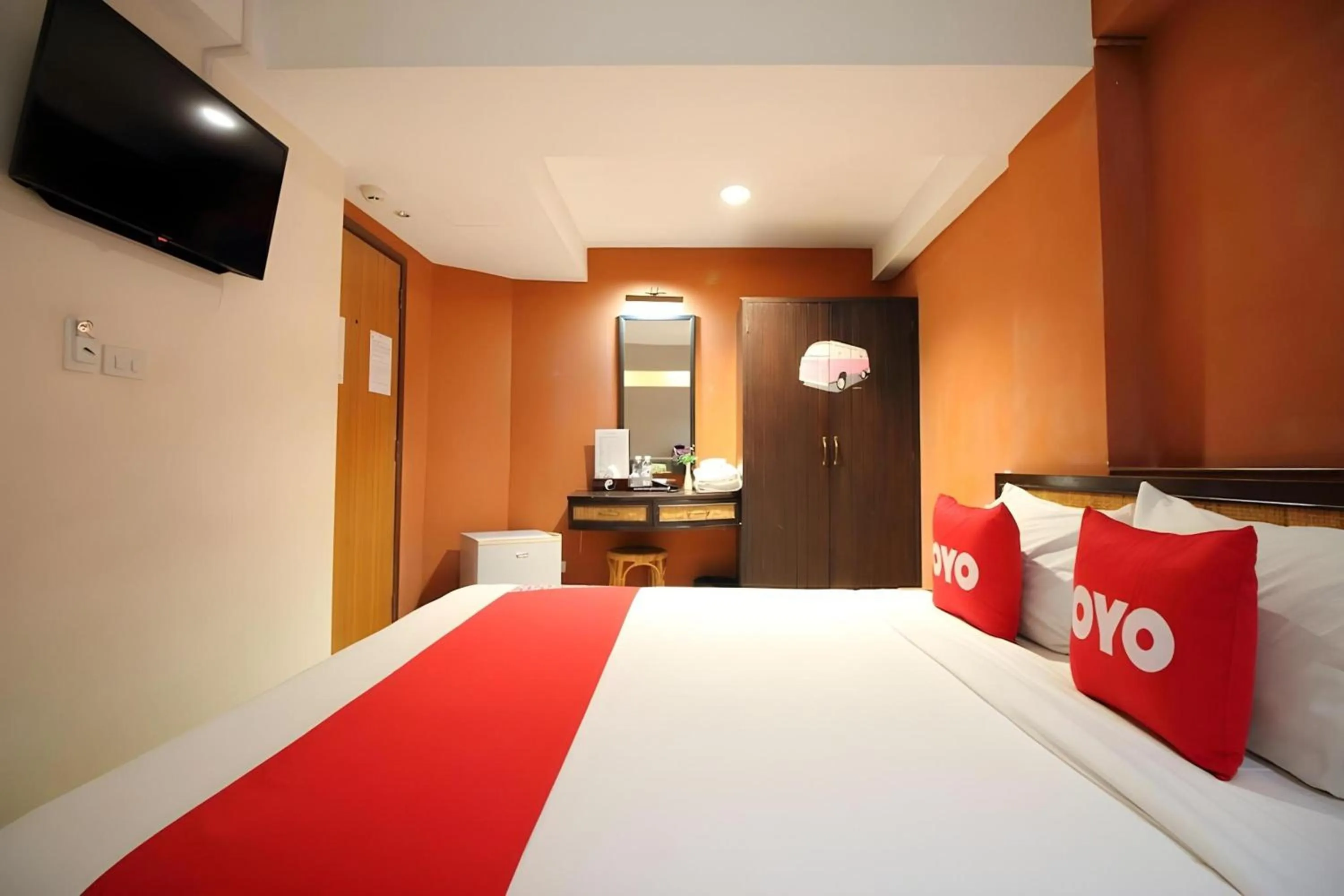 Bedroom, Bed in Pannee Lodge Khaosan - SHA Plus