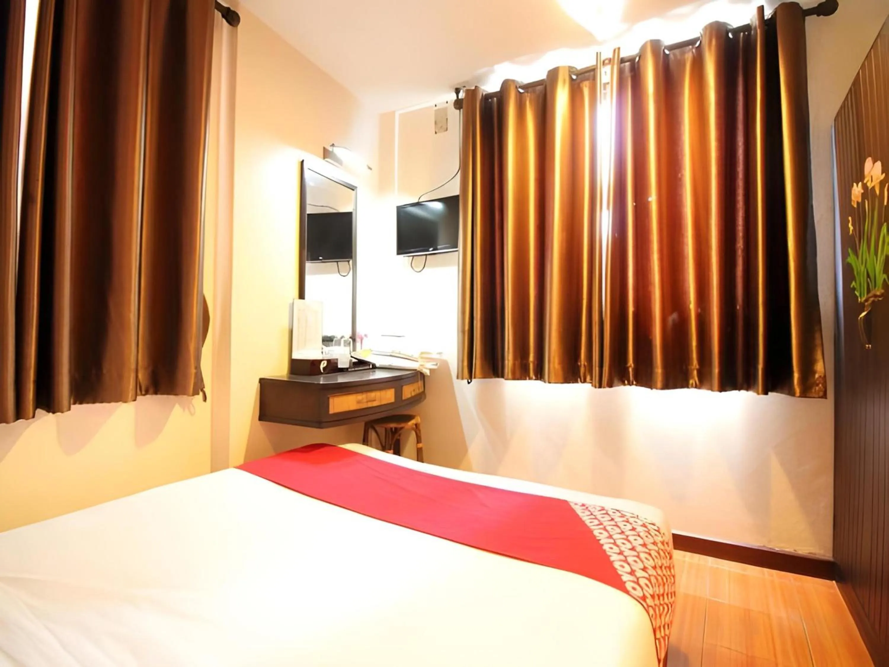 Bedroom, Bed in Pannee Lodge Khaosan - SHA Plus