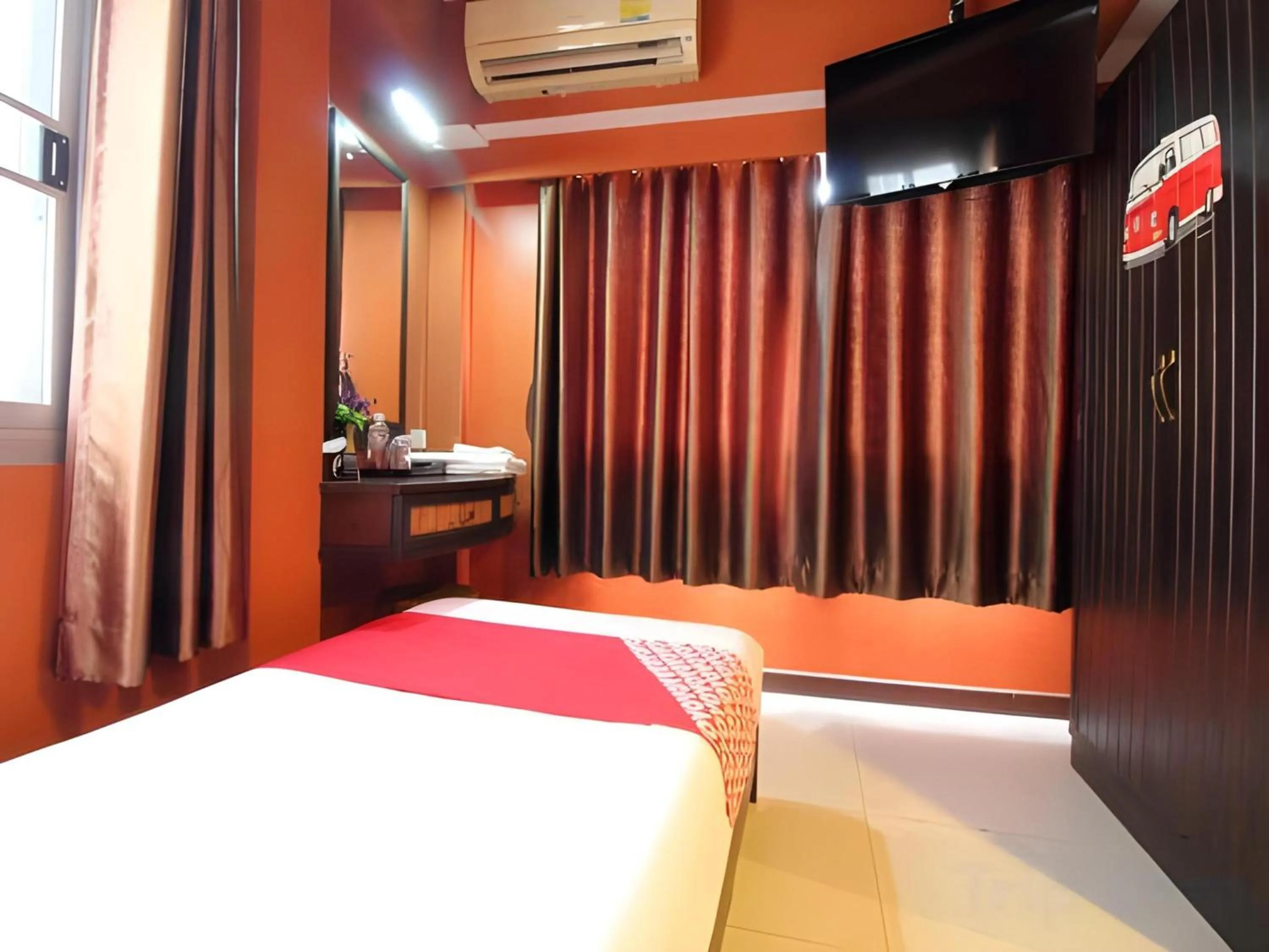 Bedroom, Bed in Pannee Lodge Khaosan - SHA Plus