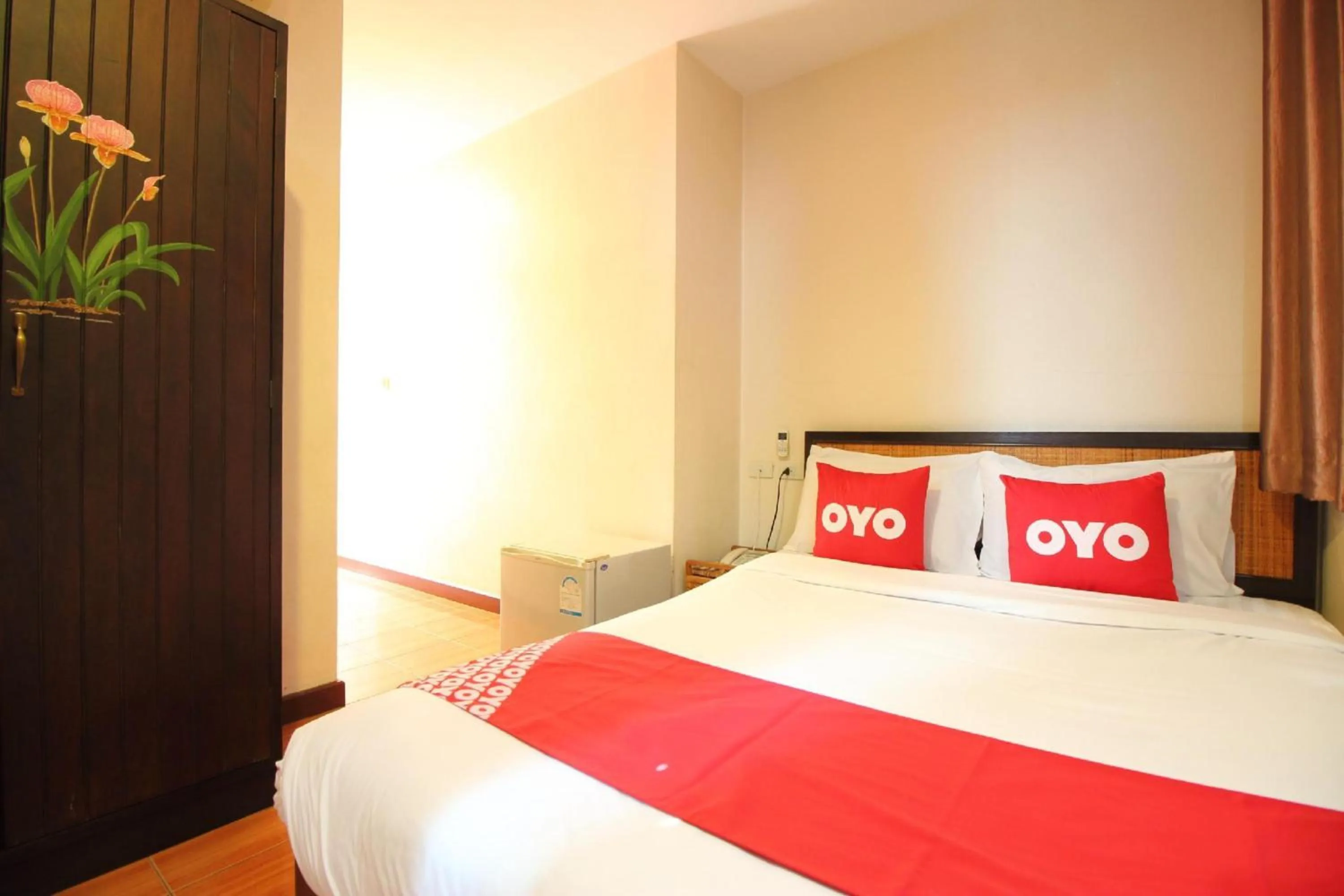 Bedroom, Bed in Pannee Lodge Khaosan - SHA Plus