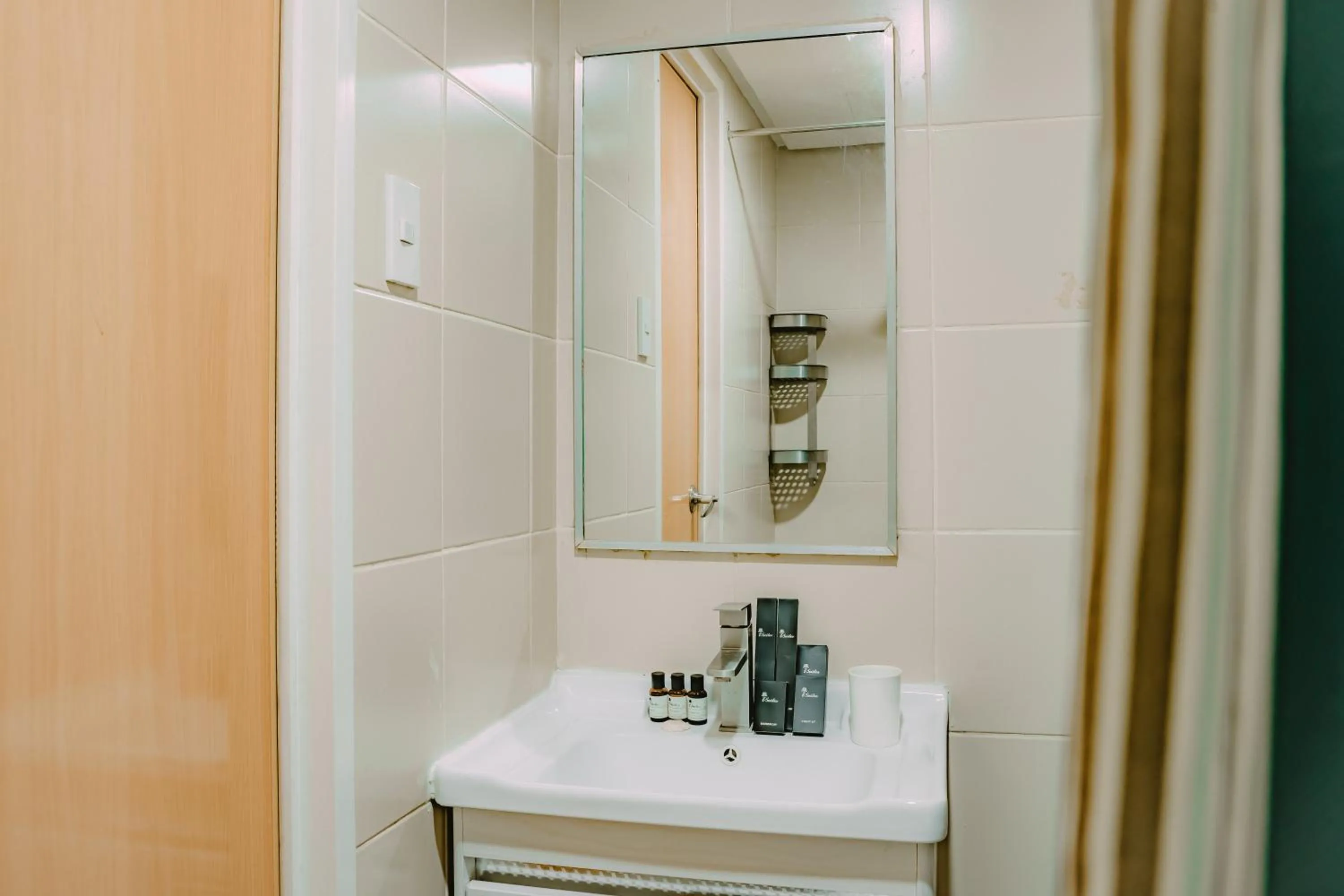 Bathroom in I Suites Hotel Malate