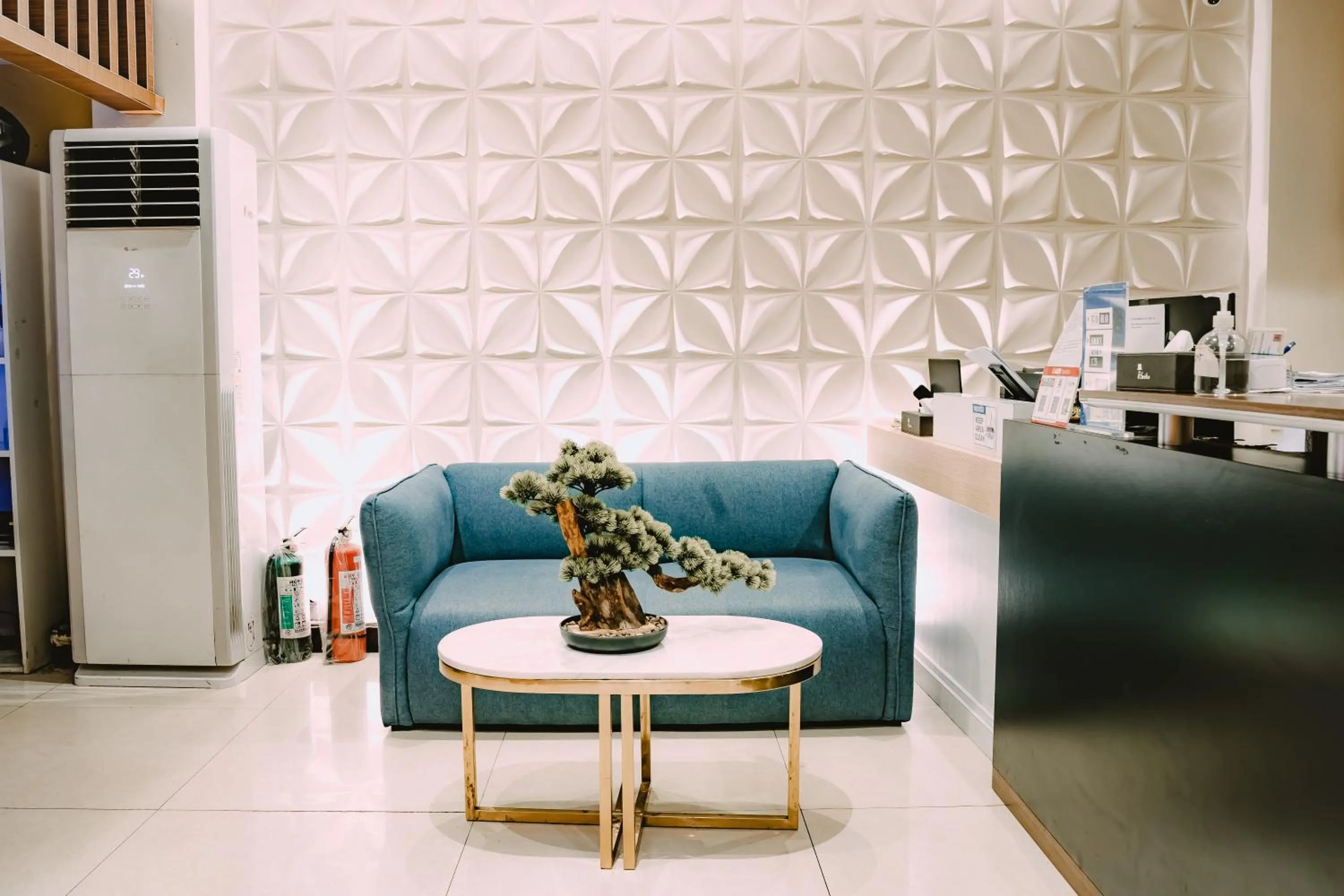 Lobby or reception in I Suites Hotel Malate