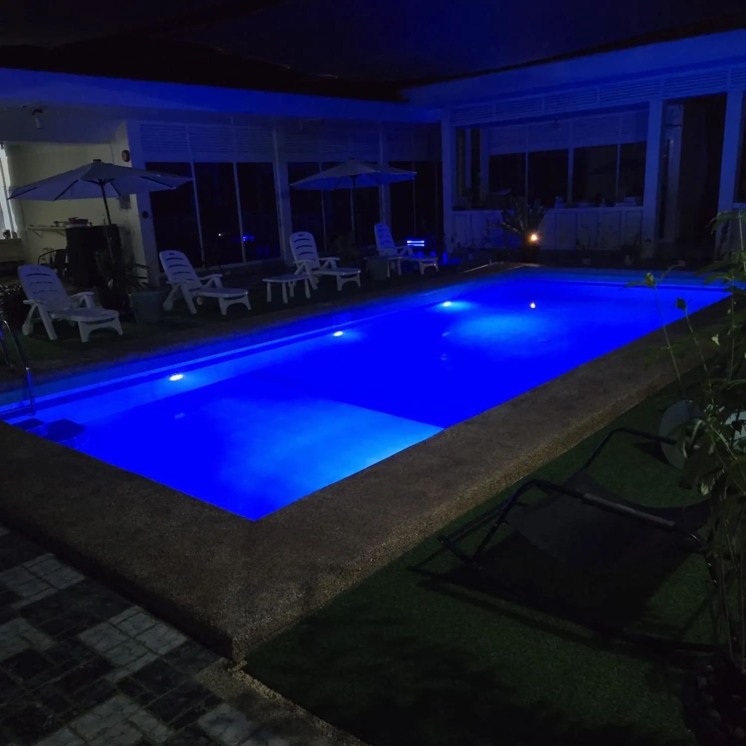 Swimming pool in Mangotree Apartel & Resort