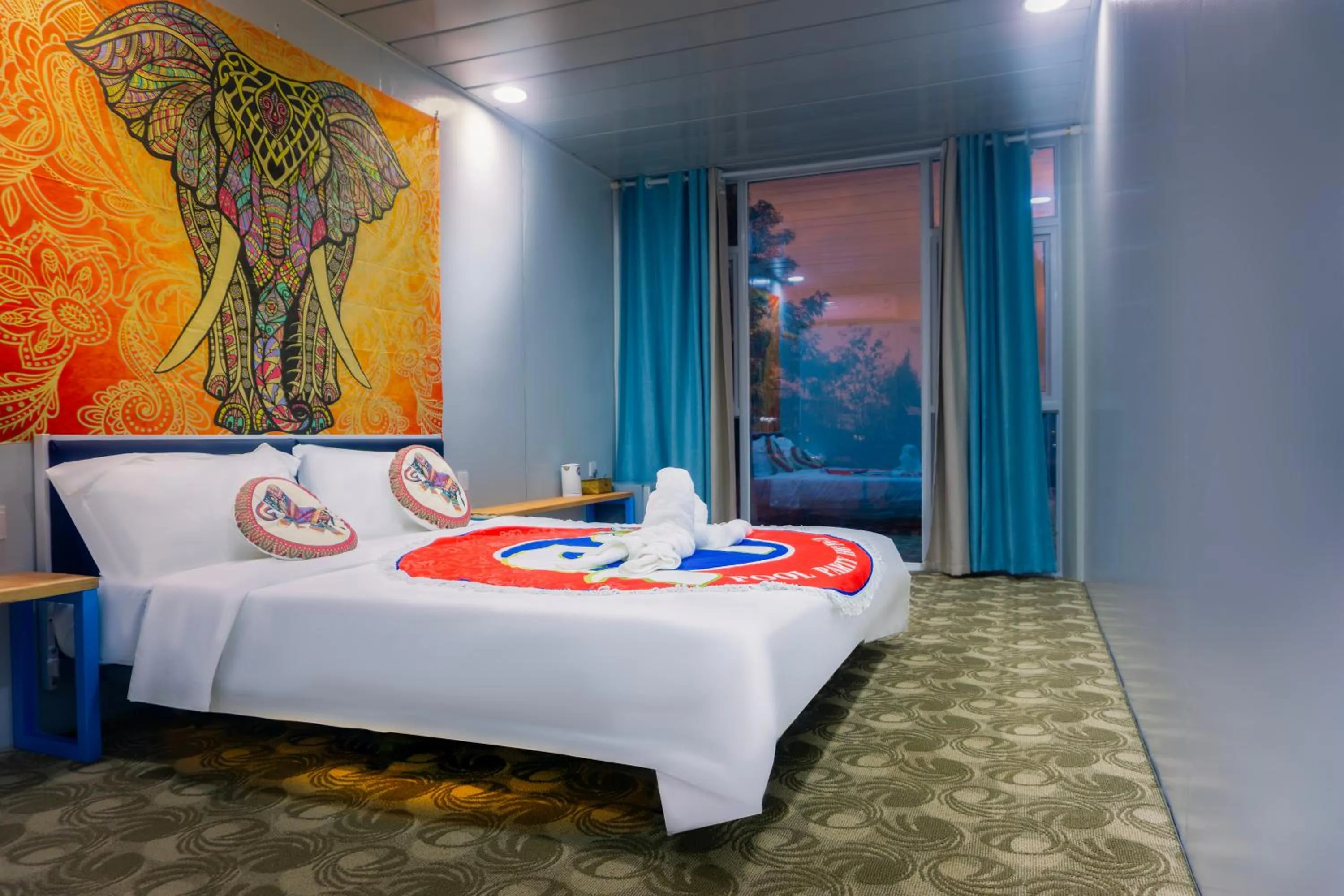 Photo of the whole room in Pool Party Hotel