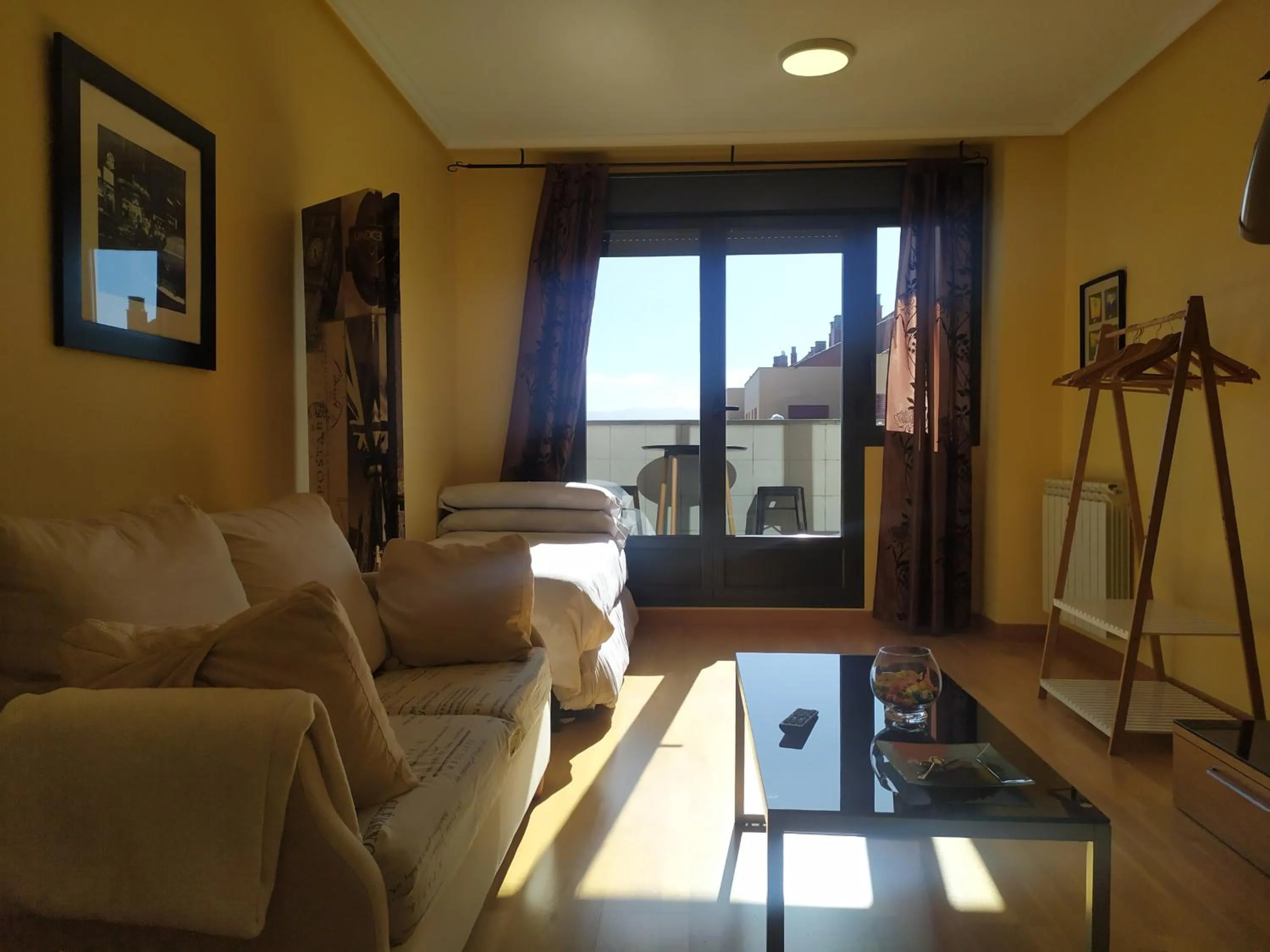 Apartamento el Parque AIRE CONDICIONADO PISCINA terraza con vistas montaña entorno tranquilo ideal mascotas