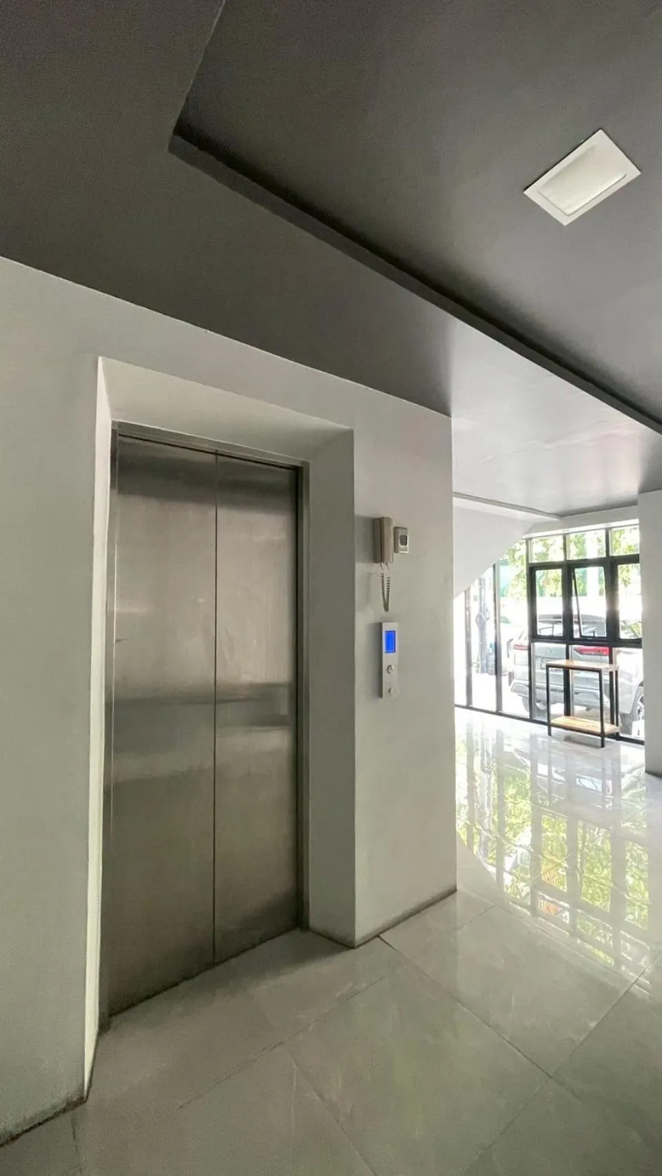 elevator in Karisma95