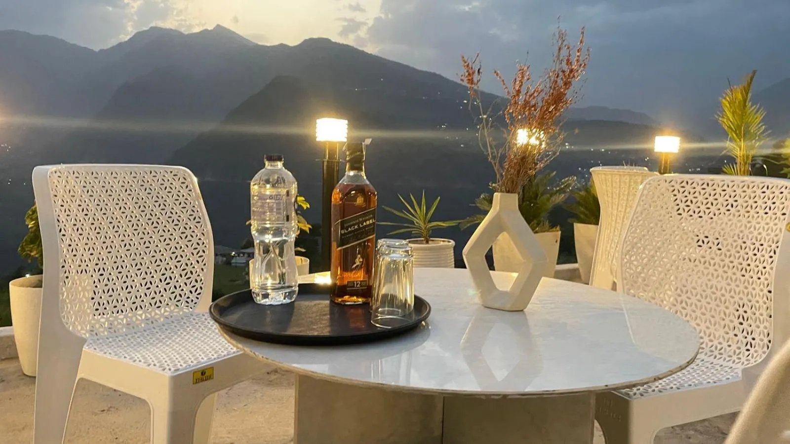 Dining area in Yashasvi Himalayan Resort