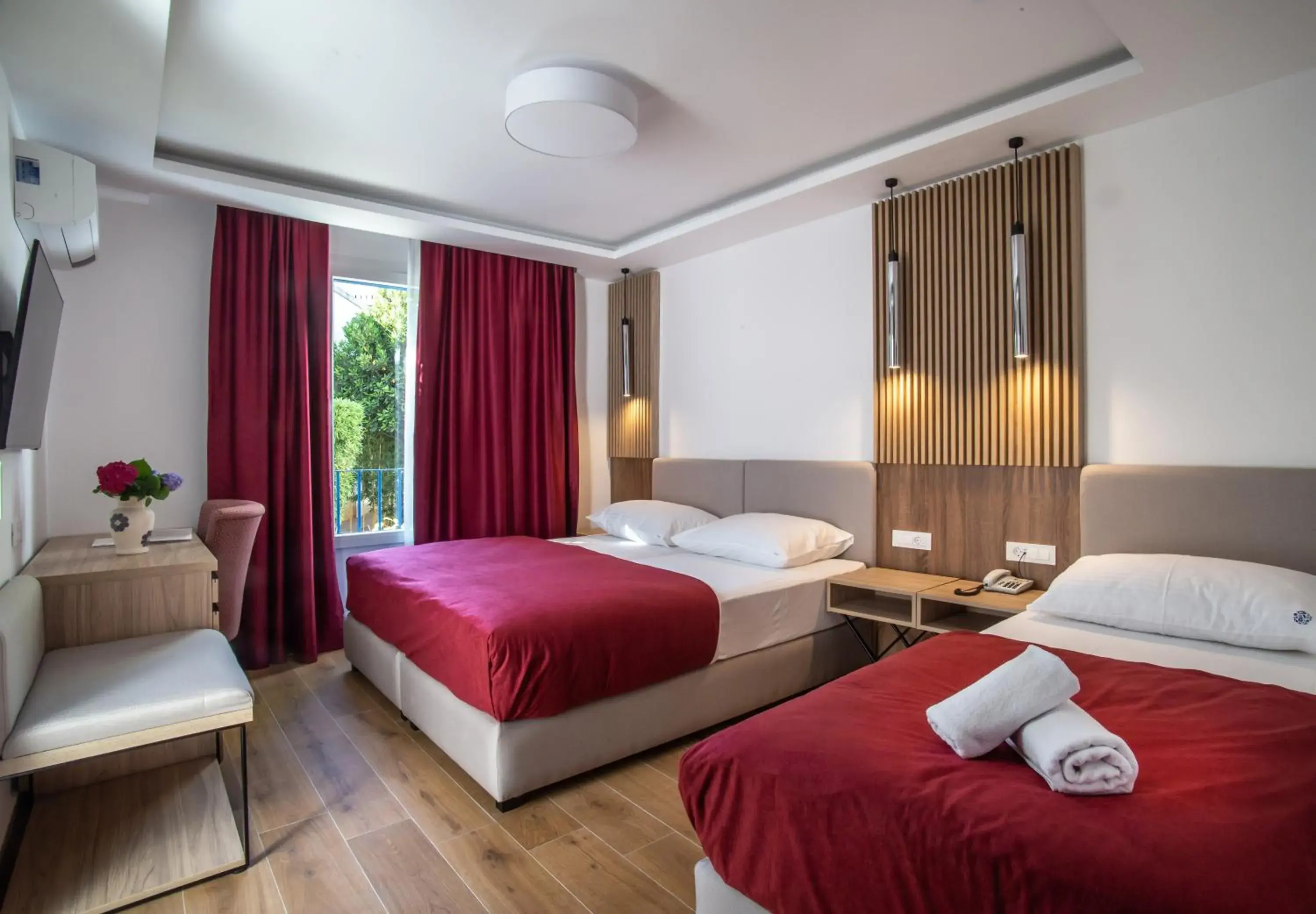 Premium Twin Room with Extra Bed in Hotel Slovenska Plaza Premium Twin Room with Extra Bed in Hotel Slovenska Plaza