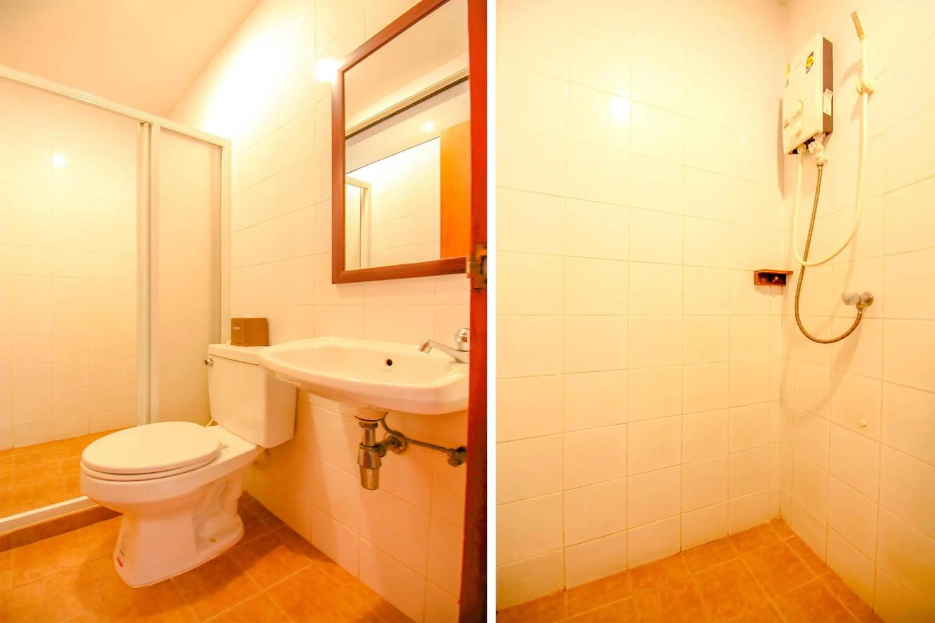 Bathroom in Super OYO 484 Pannee Residence Khaosan Sha Plus