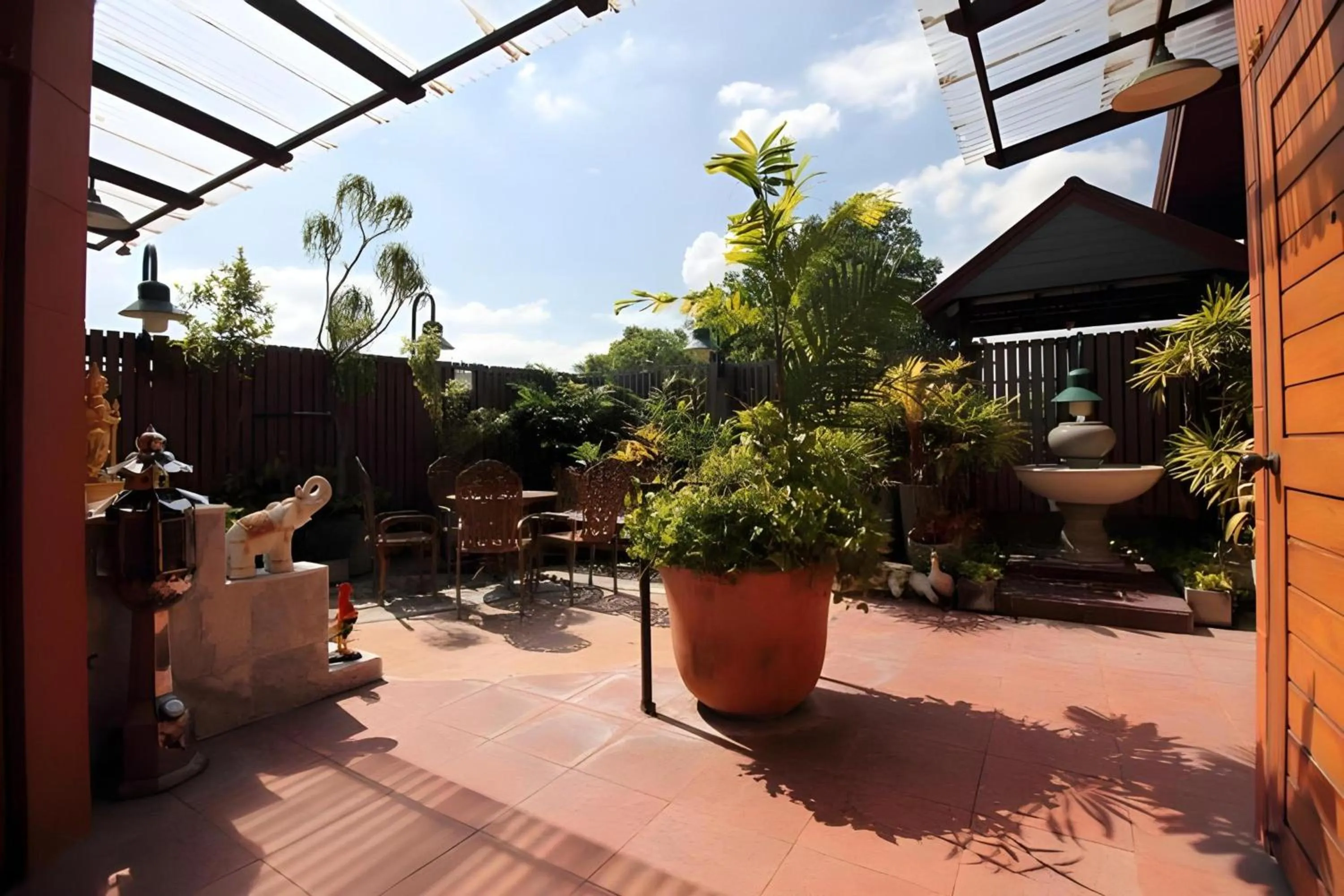 Garden in Super OYO 484 Pannee Residence Khaosan Sha Plus