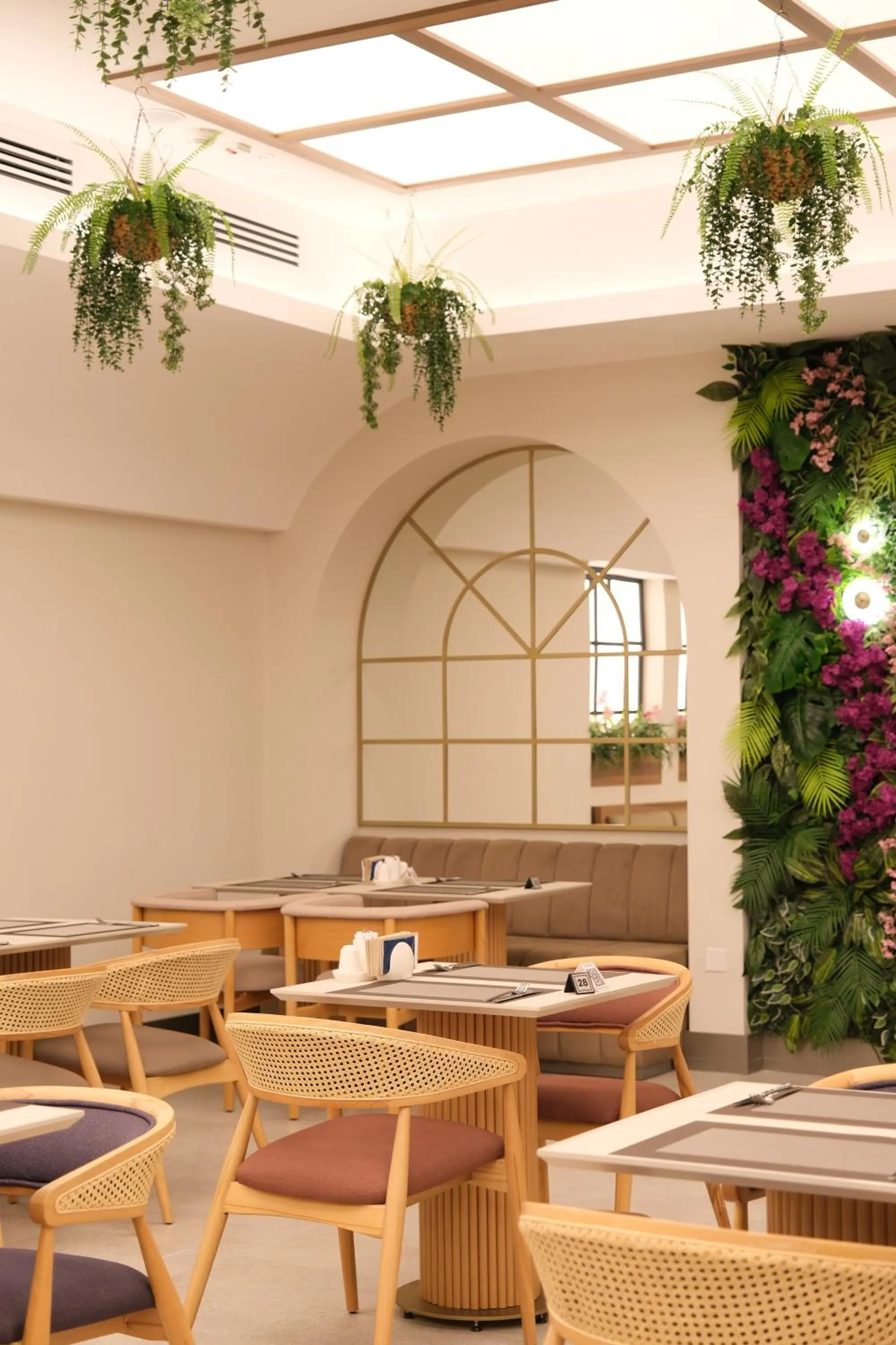 Restaurant/places to eat in Sia Hotel Thermal & Spa