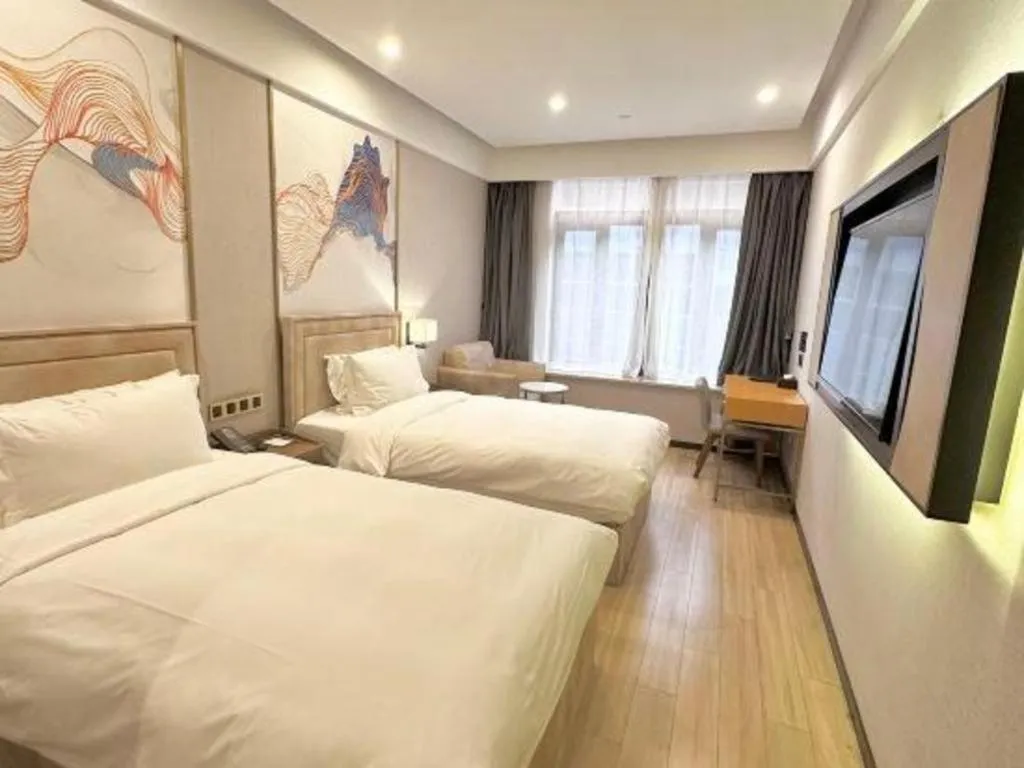 Bed in Hongqiao Pujue International Zhongshan Park Metro Station