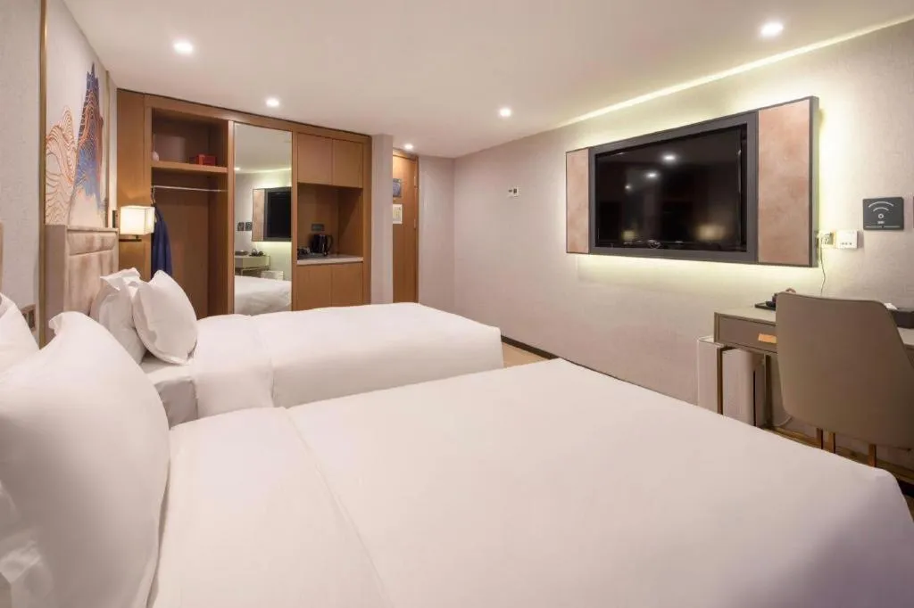 Bed in Hongqiao Pujue International Zhongshan Park Metro Station