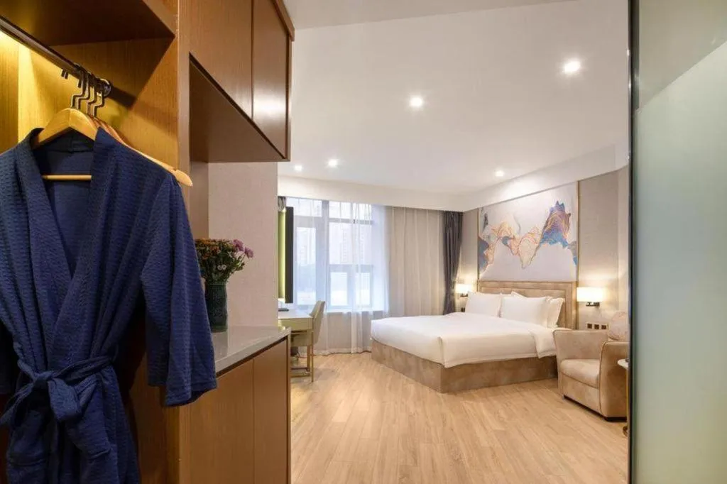 Bed in Hongqiao Pujue International Zhongshan Park Metro Station