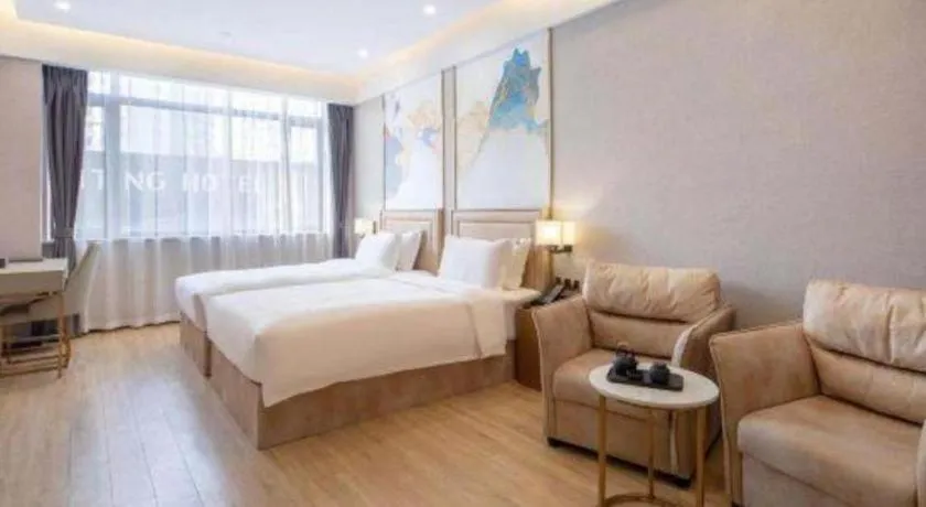 Bed in Hongqiao Pujue International Zhongshan Park Metro Station