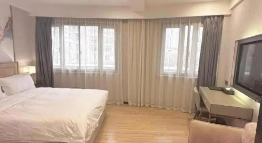 Bed in Hongqiao Pujue International Zhongshan Park Metro Station